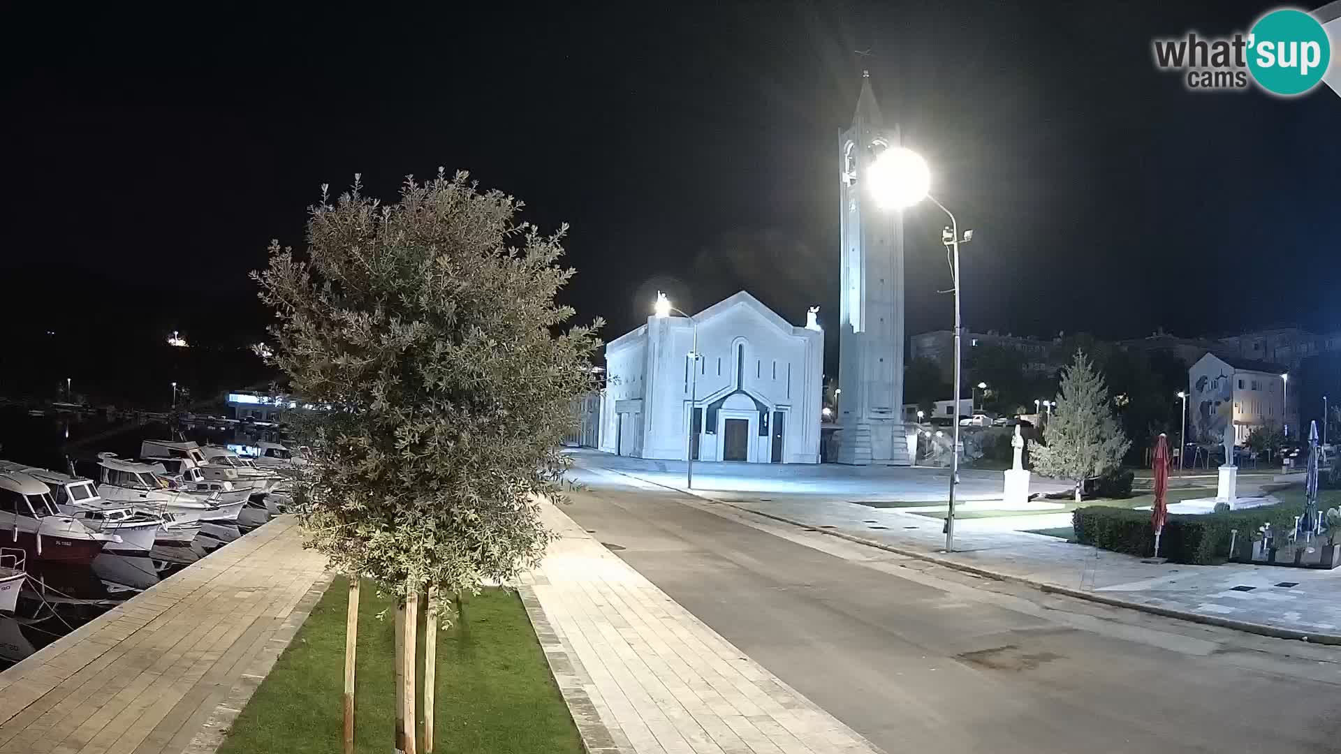 Ploče Webcam | Captivating Views of Riva and the Cathedral