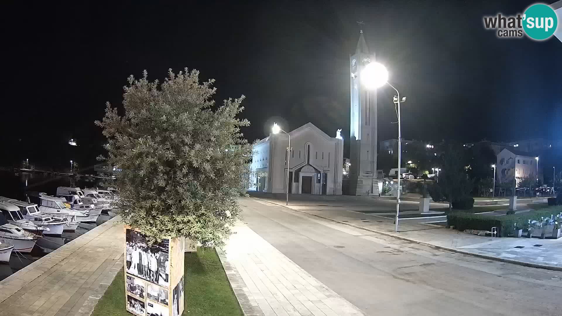 Ploče Webcam | Captivating Views of Riva and the Cathedral