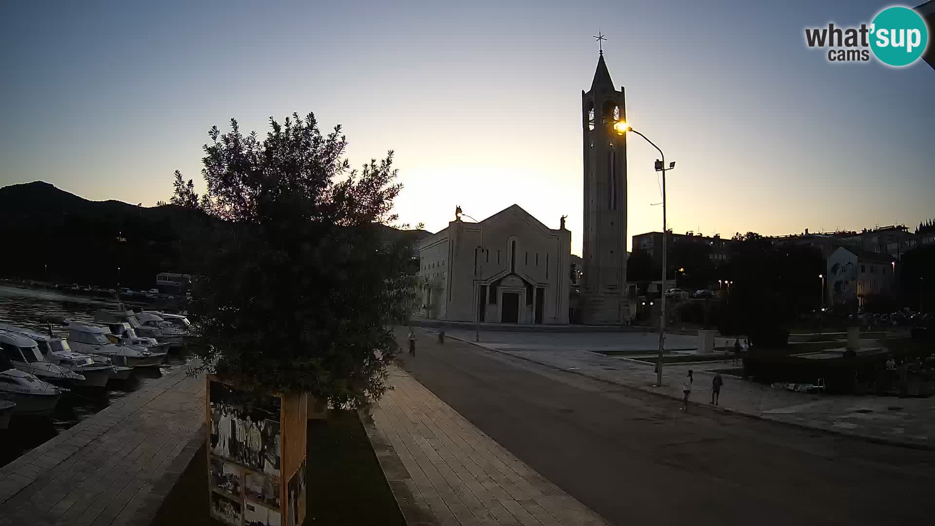 Ploče Webcam | Captivating Views of Riva and the Cathedral
