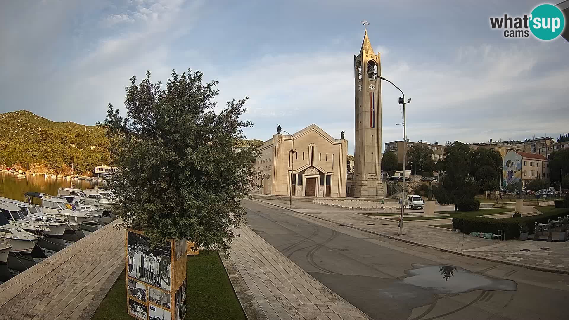 Ploče Webcam | Captivating Views of Riva and the Cathedral