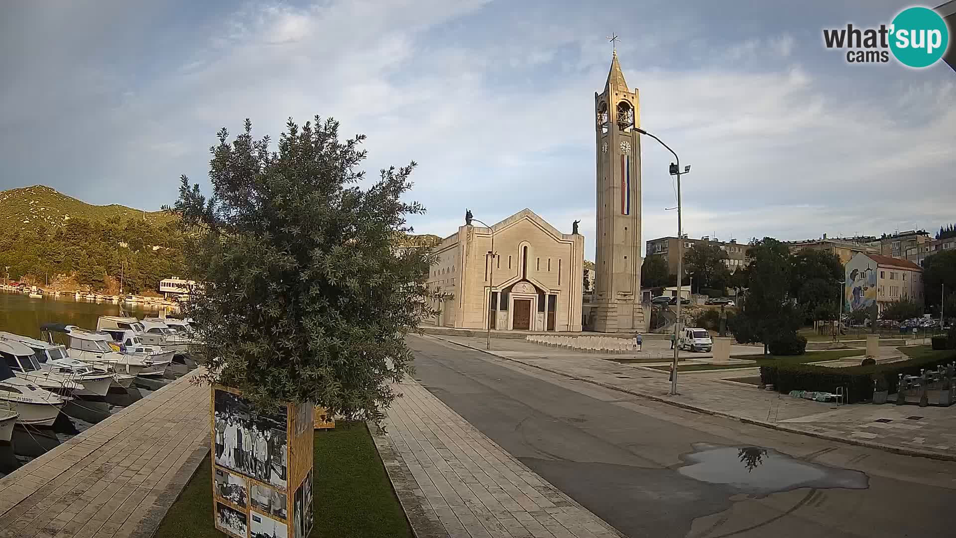Ploče Webcam | Captivating Views of Riva and the Cathedral