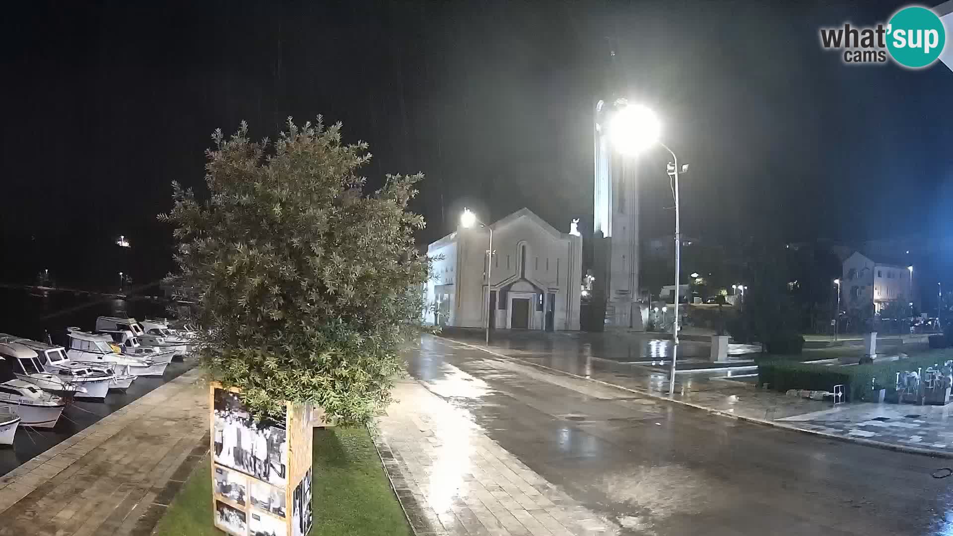 Ploče Webcam | Captivating Views of Riva and the Cathedral