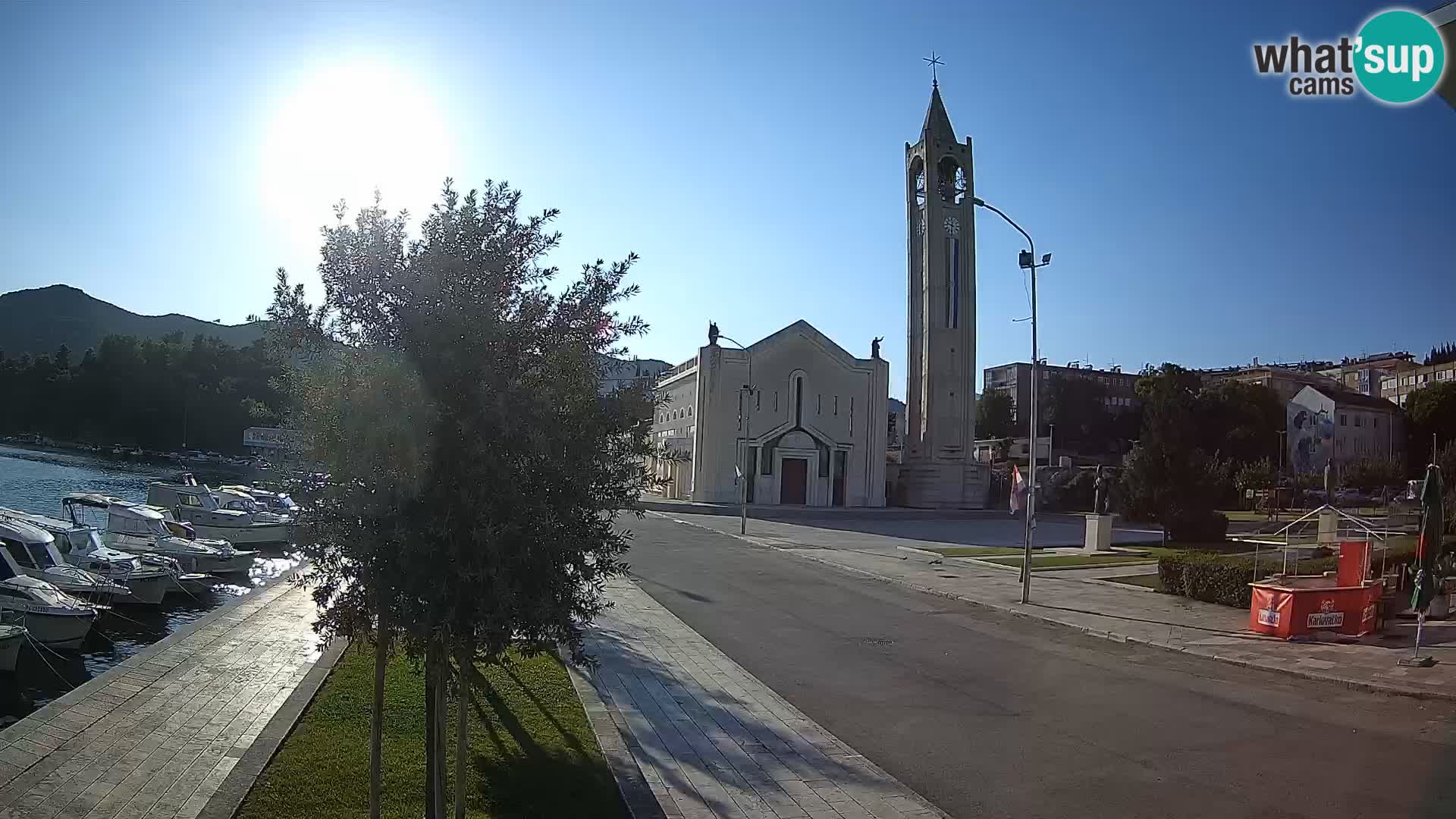 Ploče Webcam | Captivating Views of Riva and the Cathedral