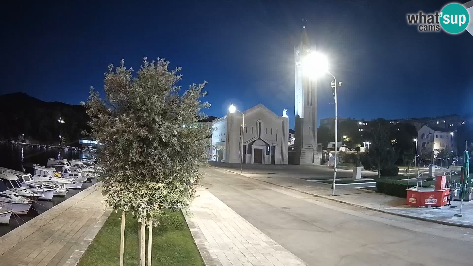 Ploče Webcam | Captivating Views of Riva and the Cathedral