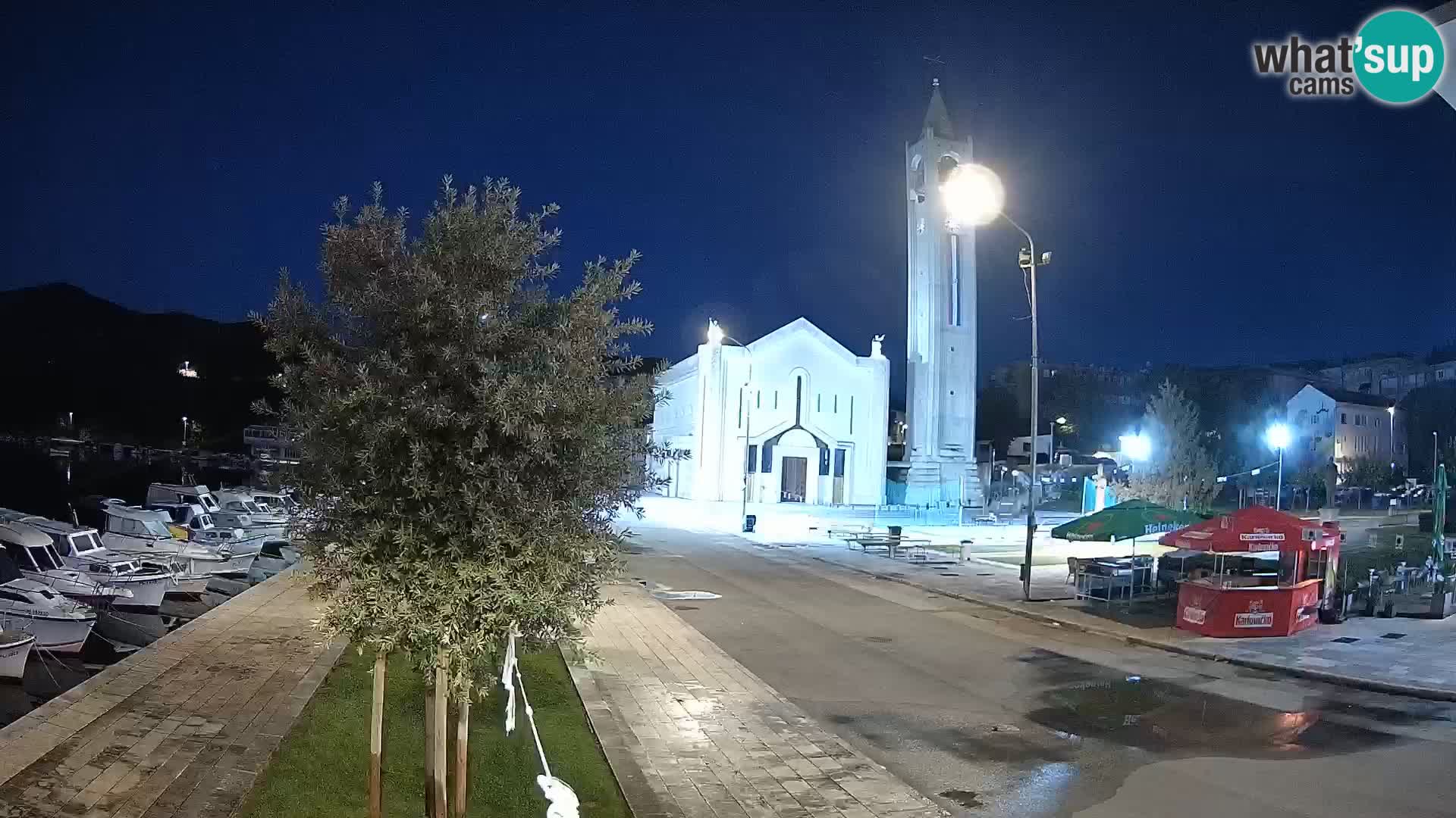 Ploče Webcam | Captivating Views of Riva and the Cathedral