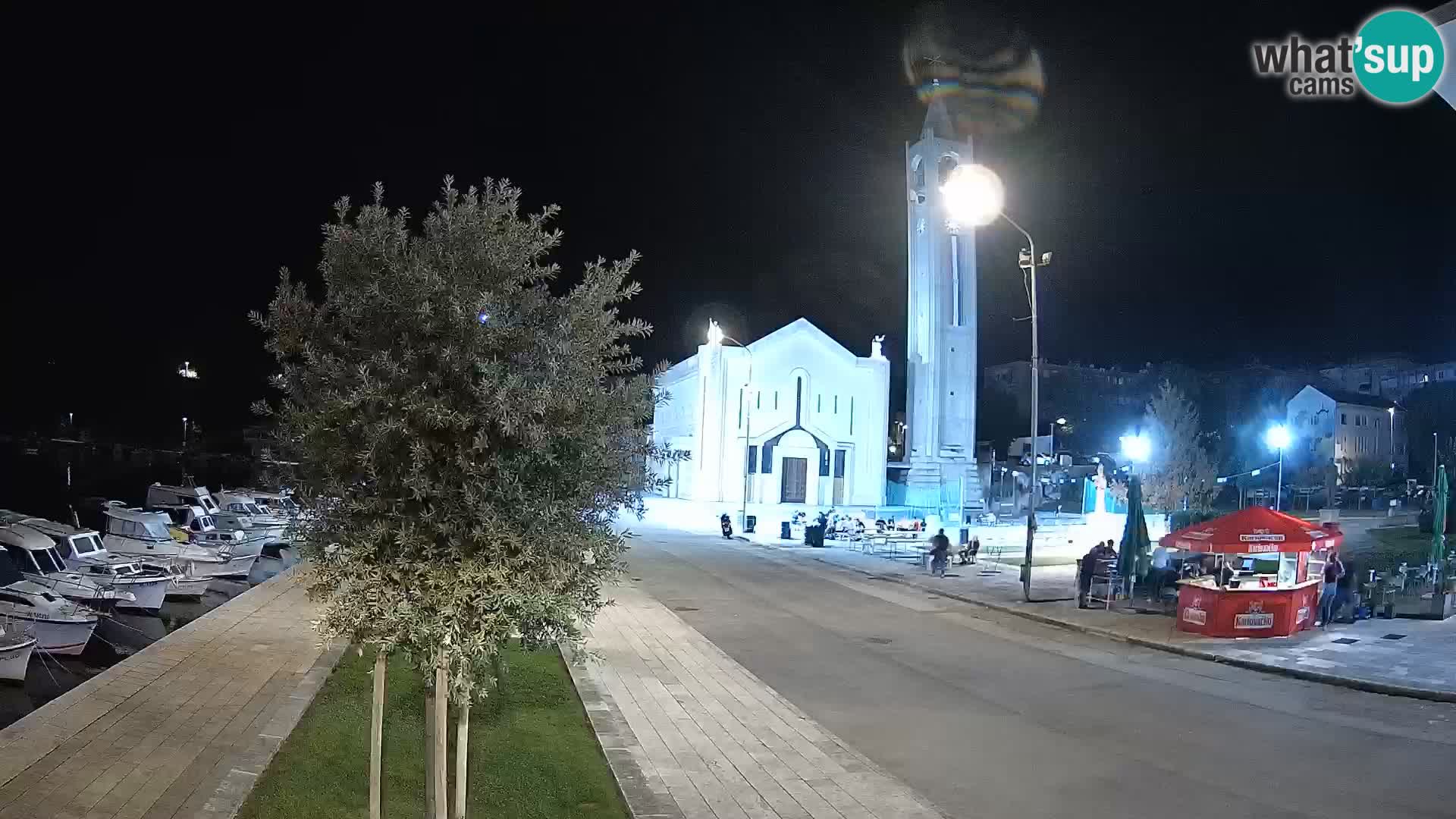 Ploče Webcam | Captivating Views of Riva and the Cathedral