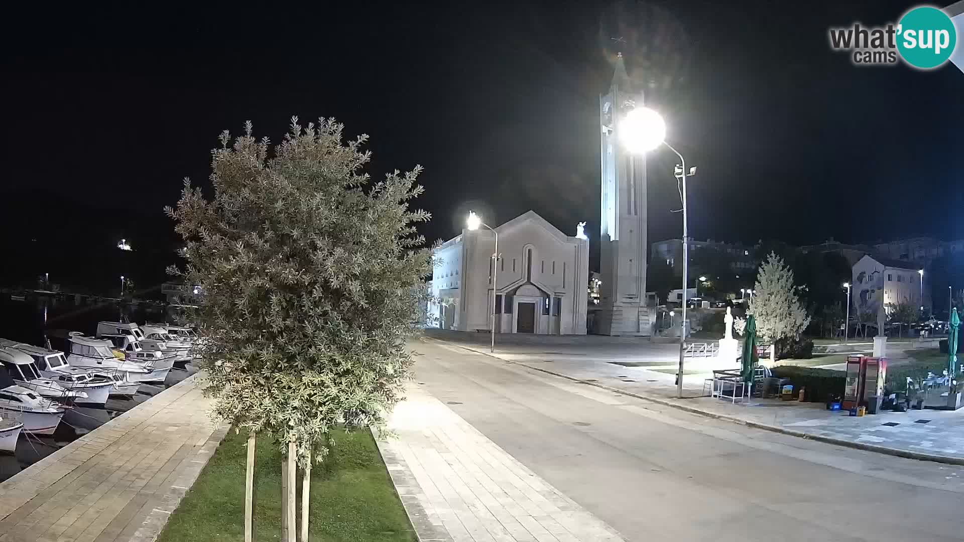 Ploče Webcam | Captivating Views of Riva and the Cathedral