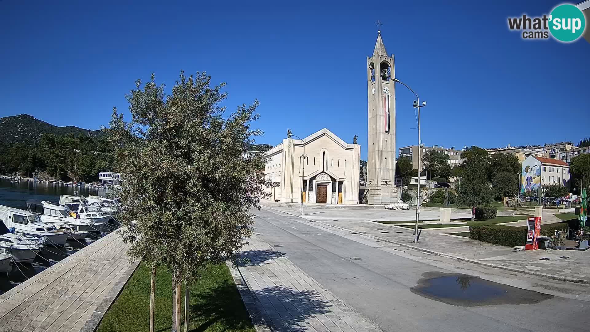 Ploče Webcam | Captivating Views of Riva and the Cathedral