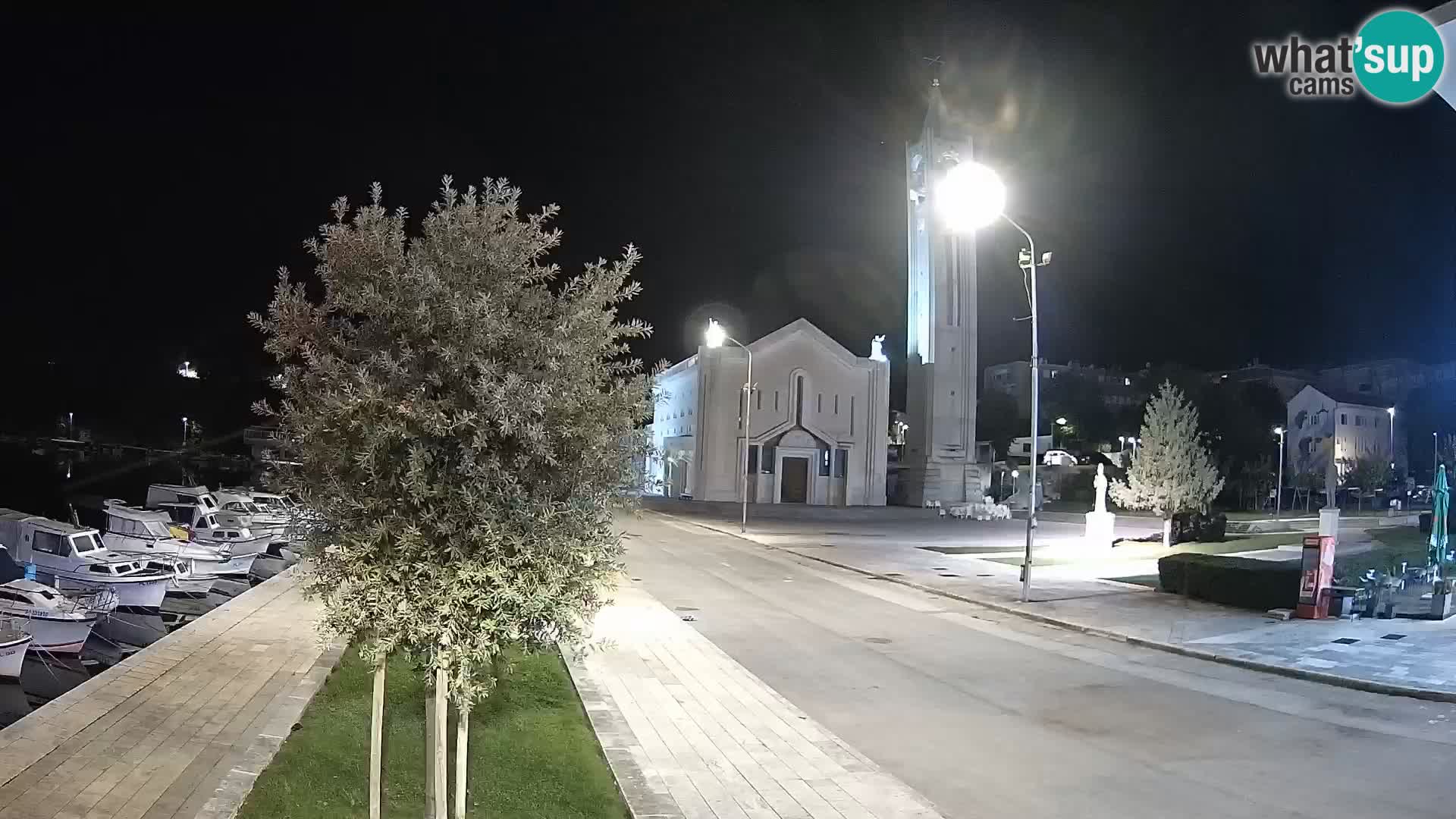 Ploče Webcam | Captivating Views of Riva and the Cathedral
