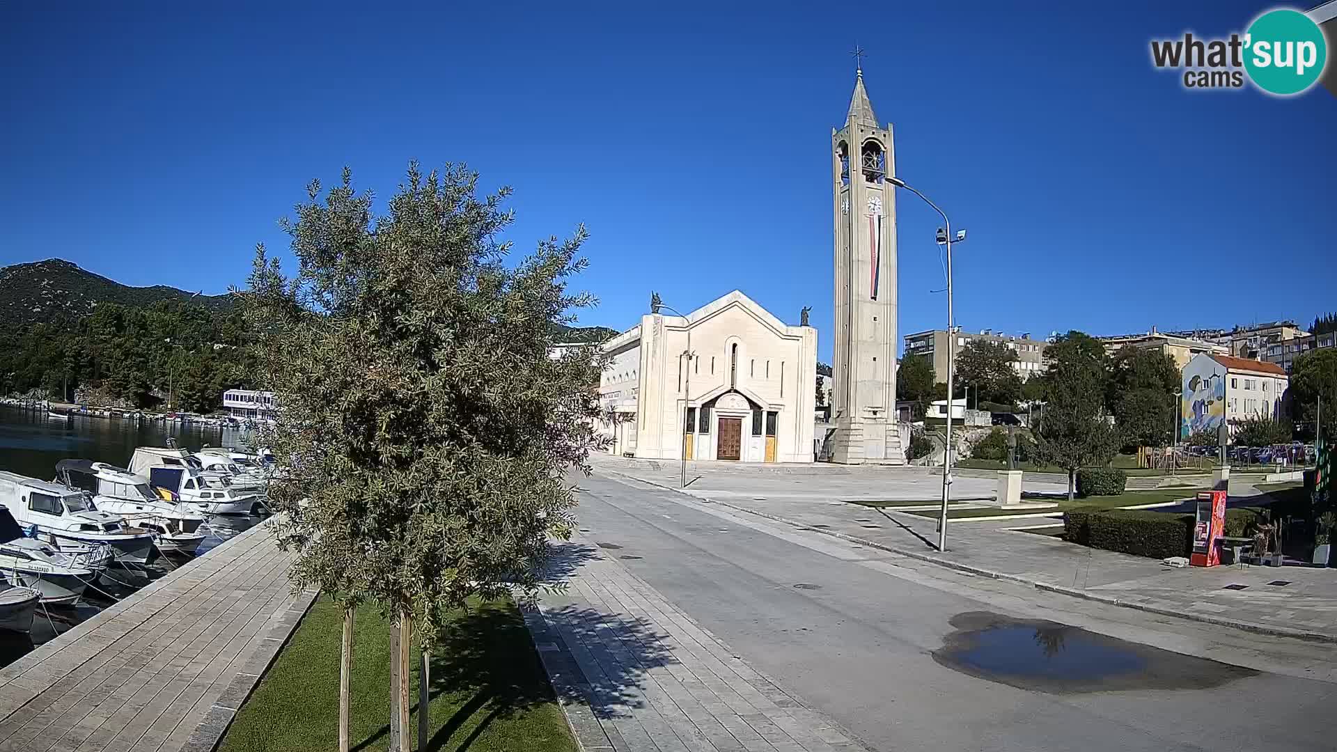 Ploče Webcam | Captivating Views of Riva and the Cathedral