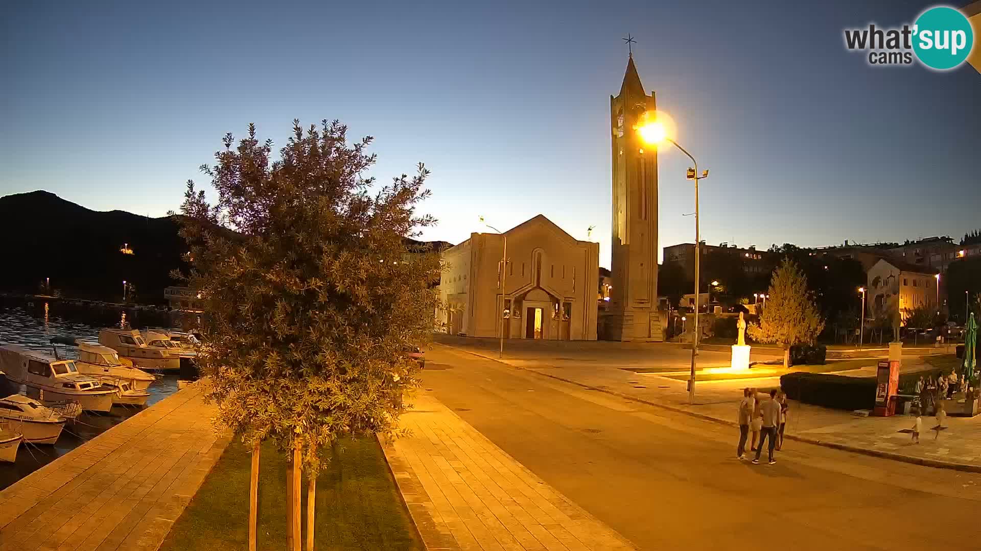 Ploče Webcam | Captivating Views of Riva and the Cathedral