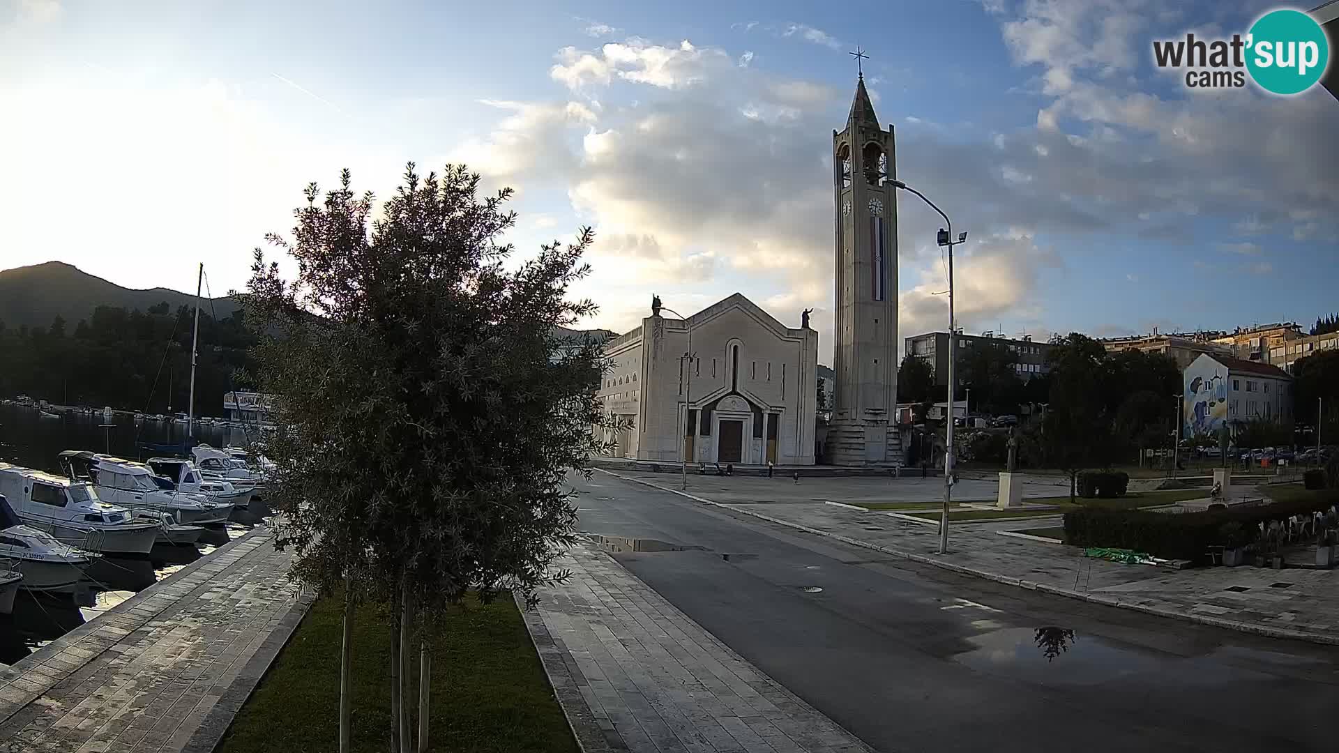 Ploče Webcam | Captivating Views of Riva and the Cathedral