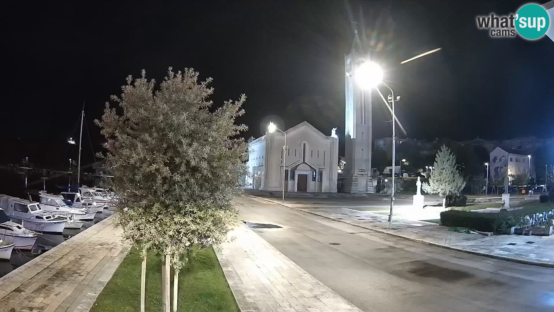 Ploče Webcam | Captivating Views of Riva and the Cathedral