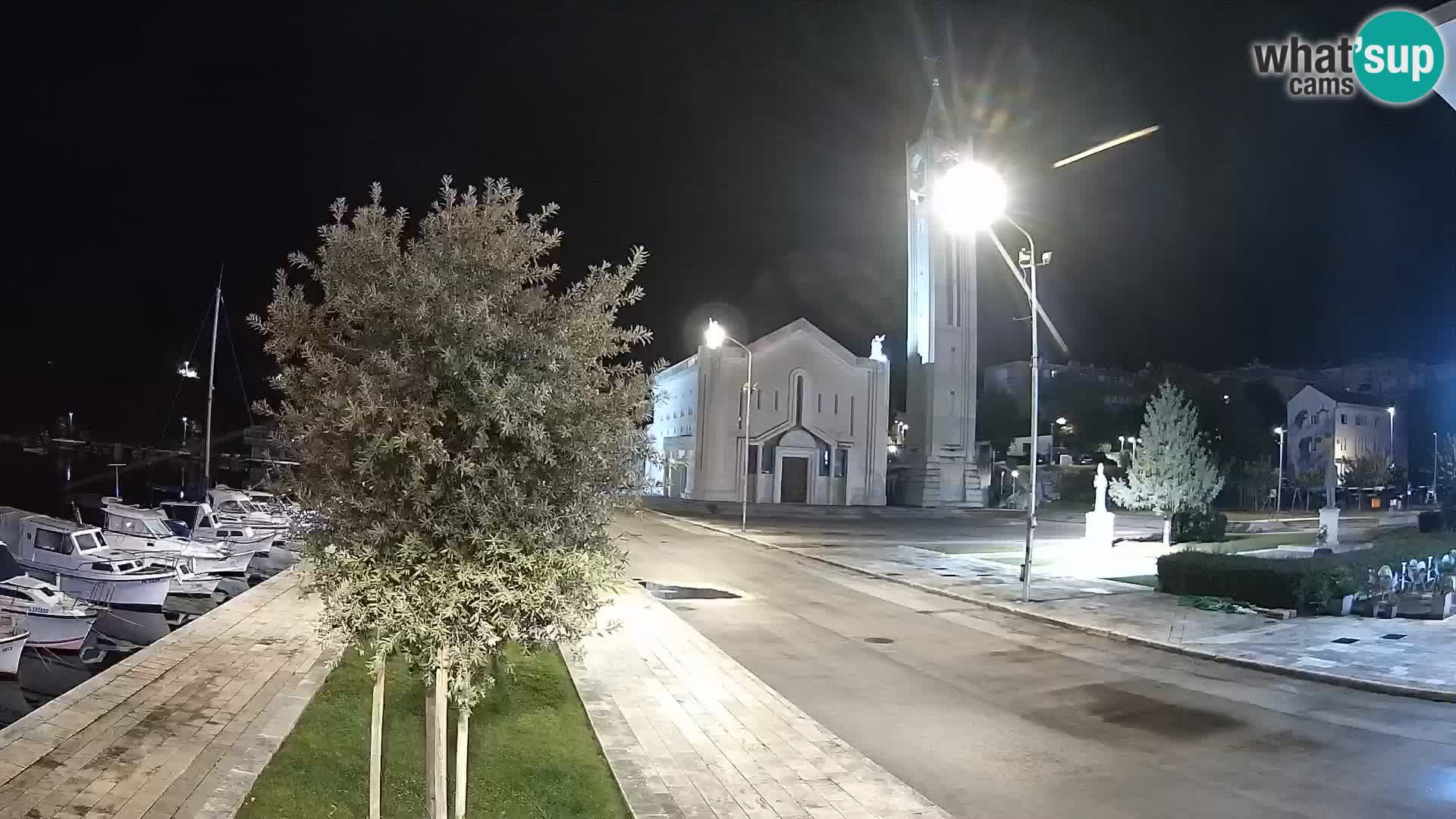 Ploče Webcam | Captivating Views of Riva and the Cathedral