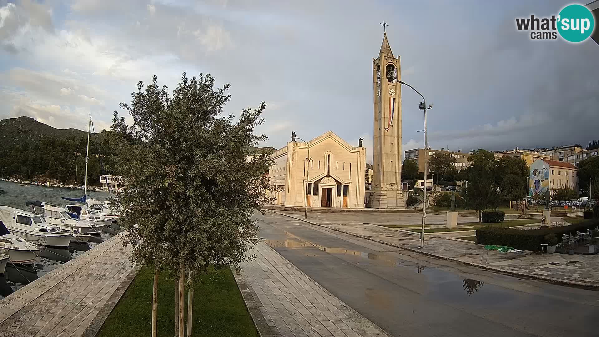 Ploče Webcam | Captivating Views of Riva and the Cathedral