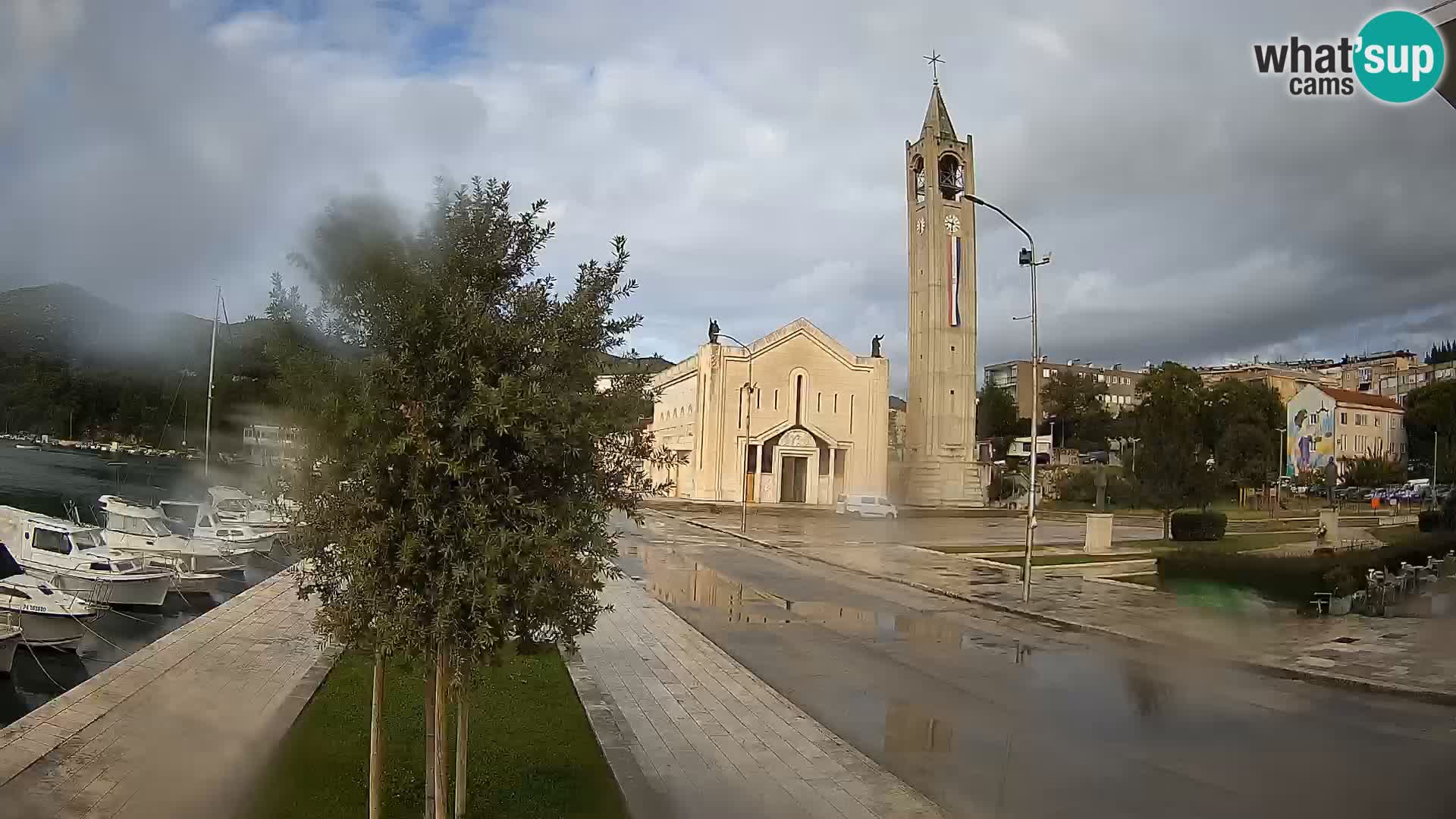 Ploče Webcam | Captivating Views of Riva and the Cathedral
