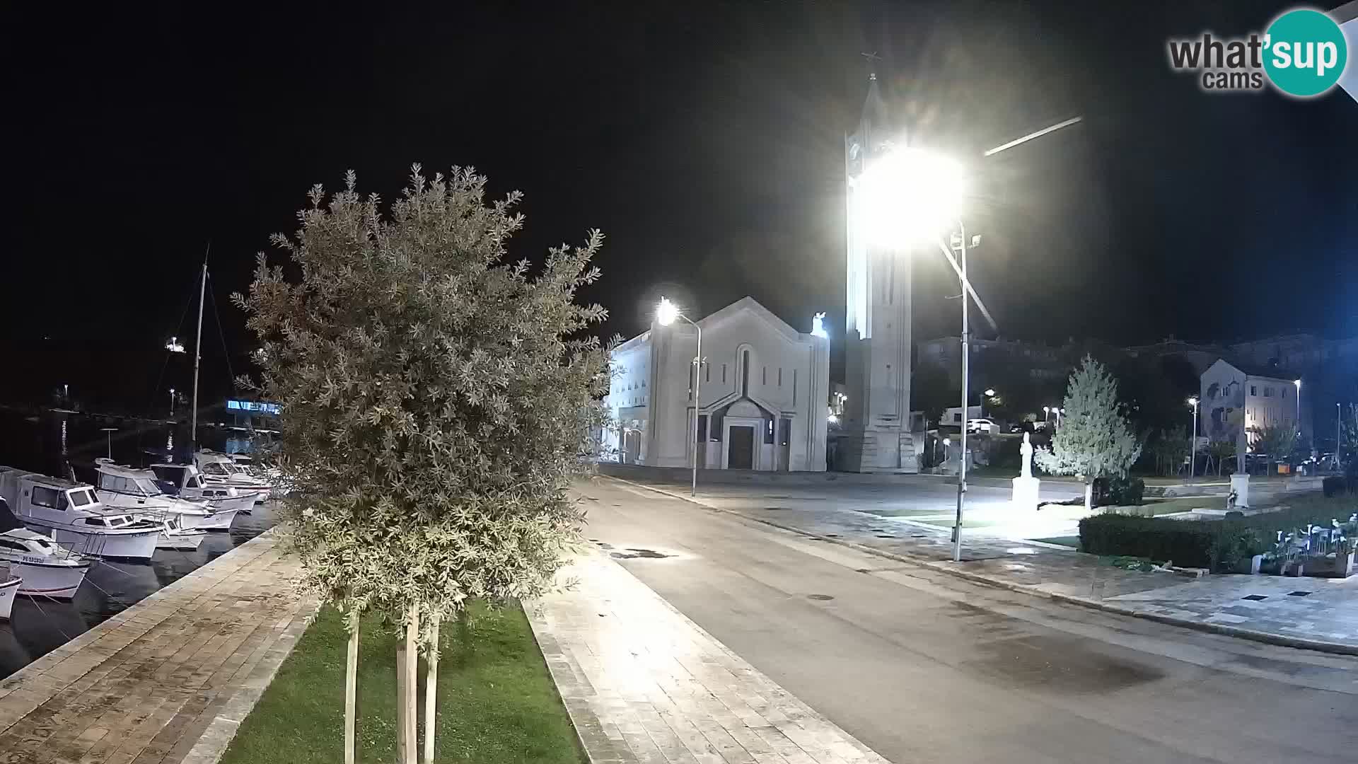 Ploče Webcam | Captivating Views of Riva and the Cathedral