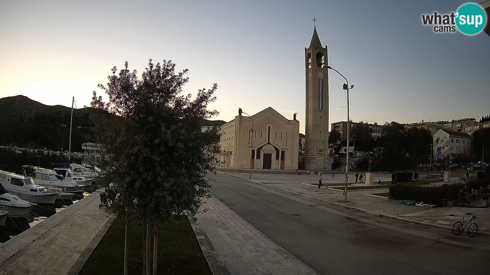 Ploče Cámara web | Vistas cautivadoras de Riva y la Catedral