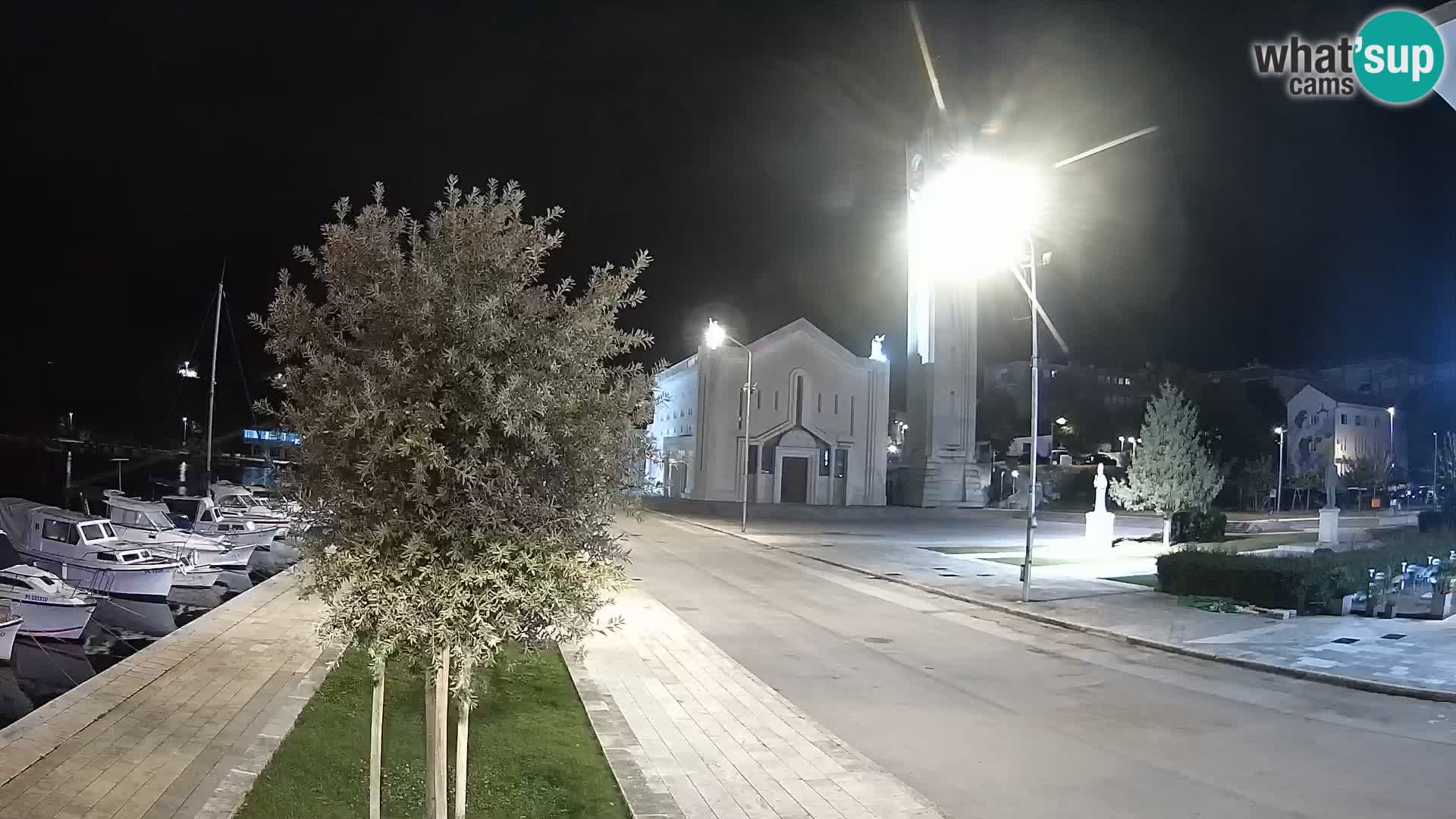 Ploče Webcam | Captivating Views of Riva and the Cathedral