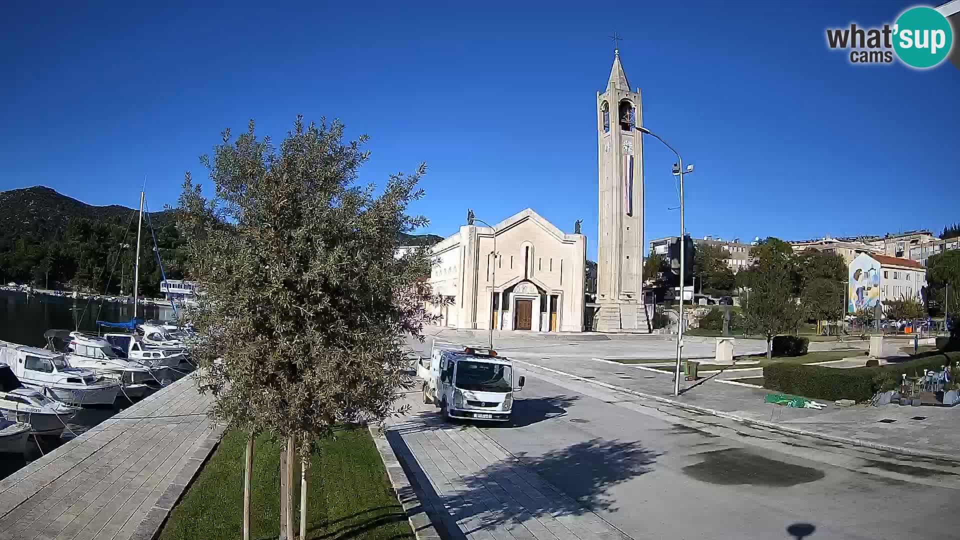 Ploče Webcam | Captivating Views of Riva and the Cathedral