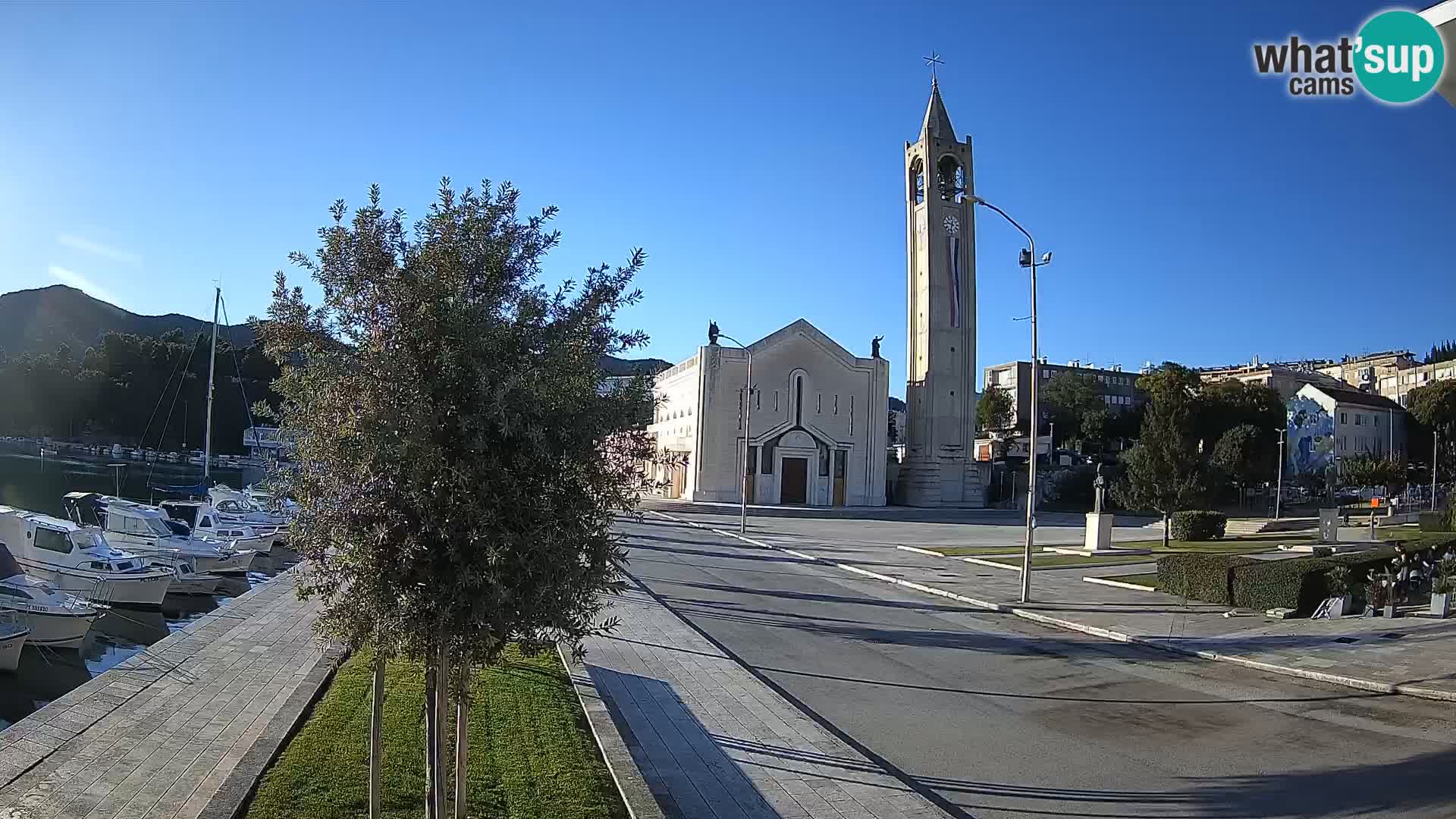 Ploče Webcam | Captivating Views of Riva and the Cathedral