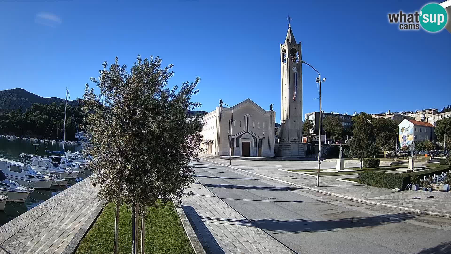 Ploče Webcam | Captivating Views of Riva and the Cathedral