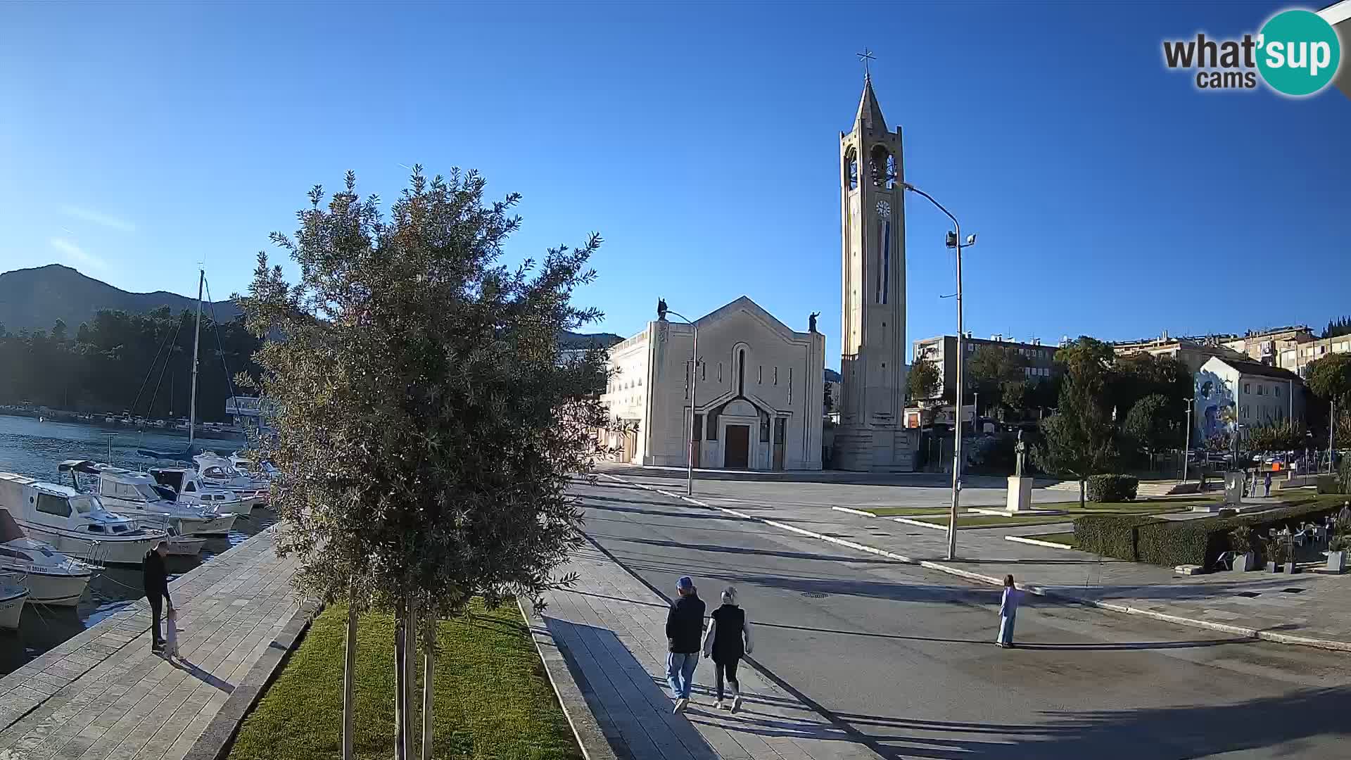 Ploče Webcam | Captivating Views of Riva and the Cathedral