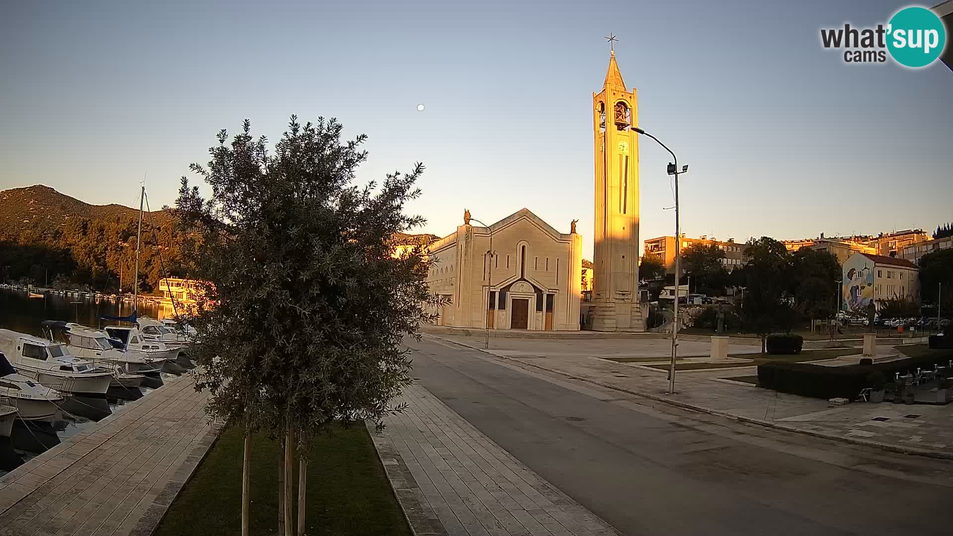 Ploče Webcam | Captivating Views of Riva and the Cathedral