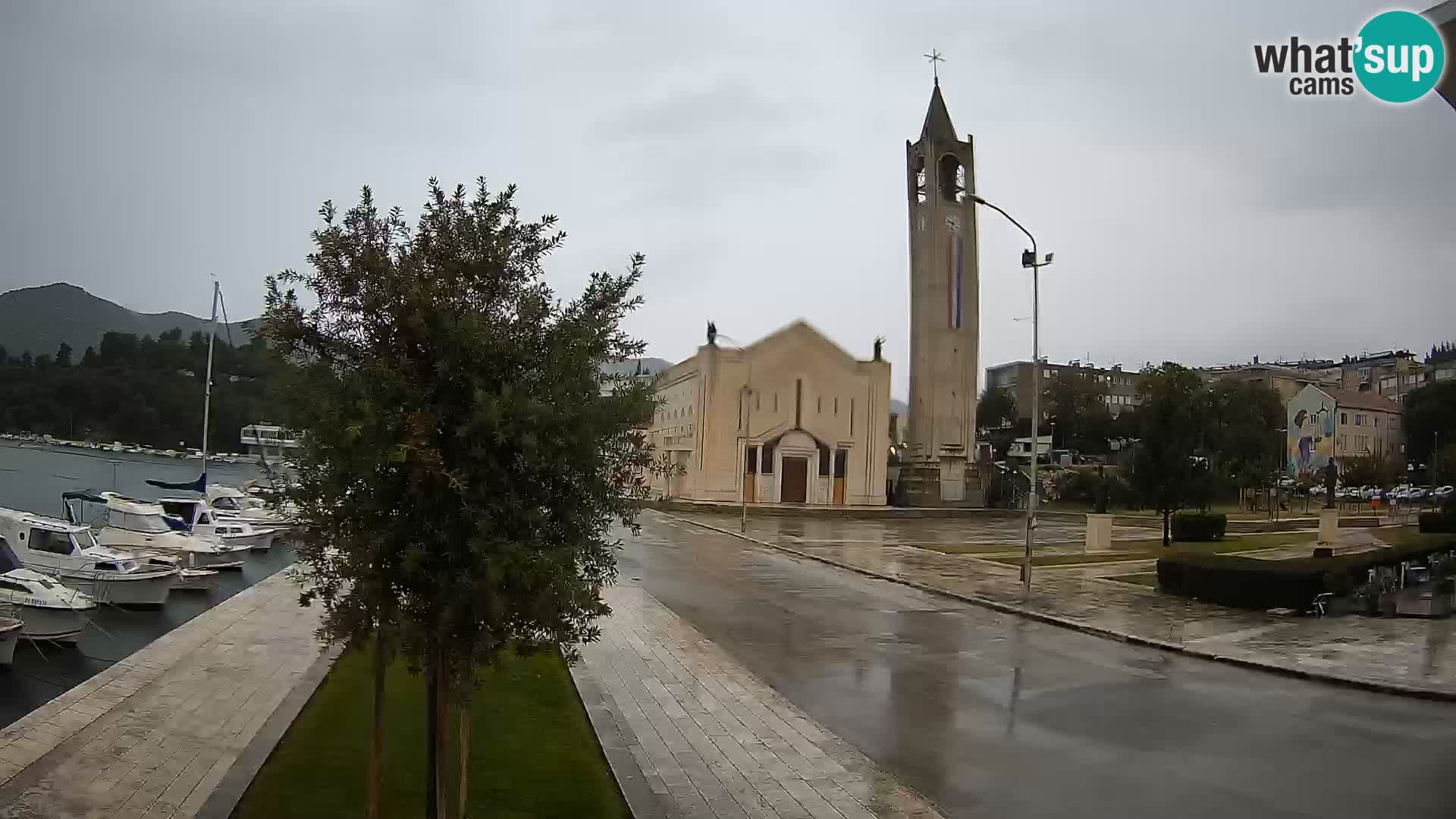 Ploče Webcam | Captivating Views of Riva and the Cathedral