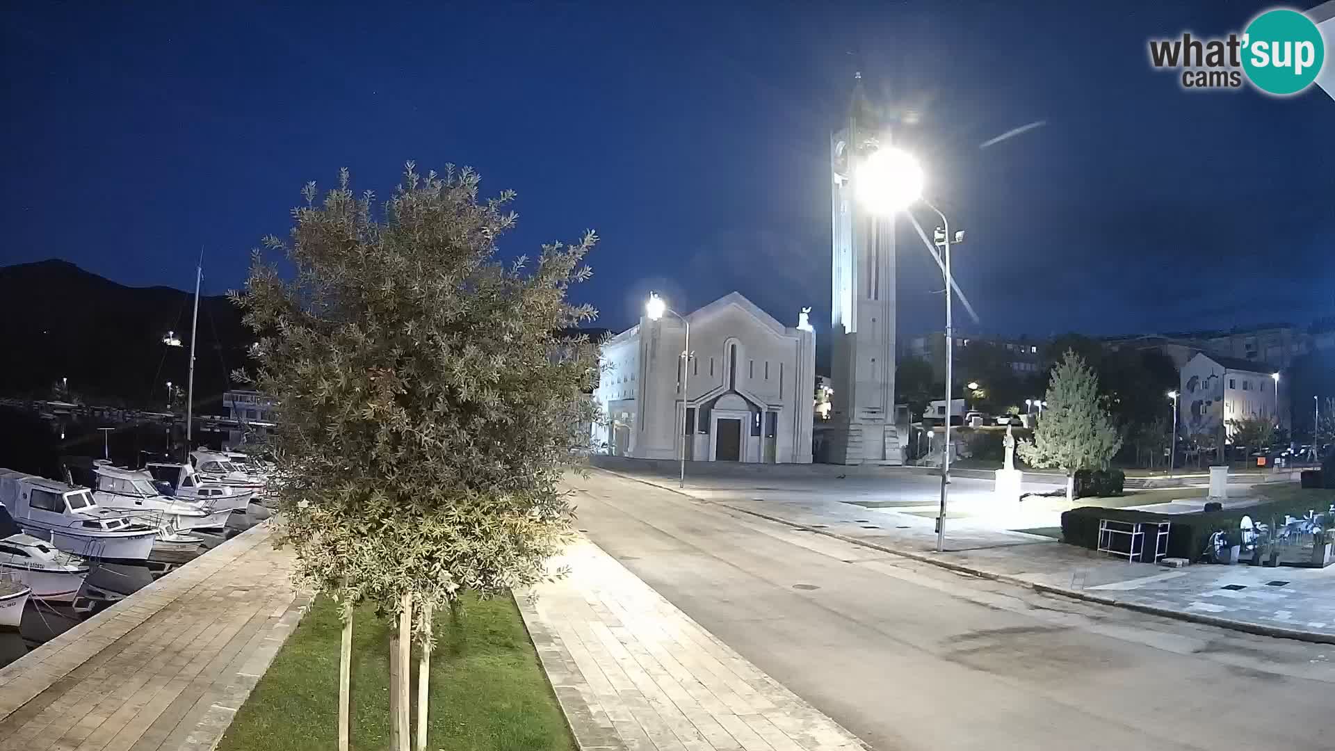 Ploče Webcam | Captivating Views of Riva and the Cathedral