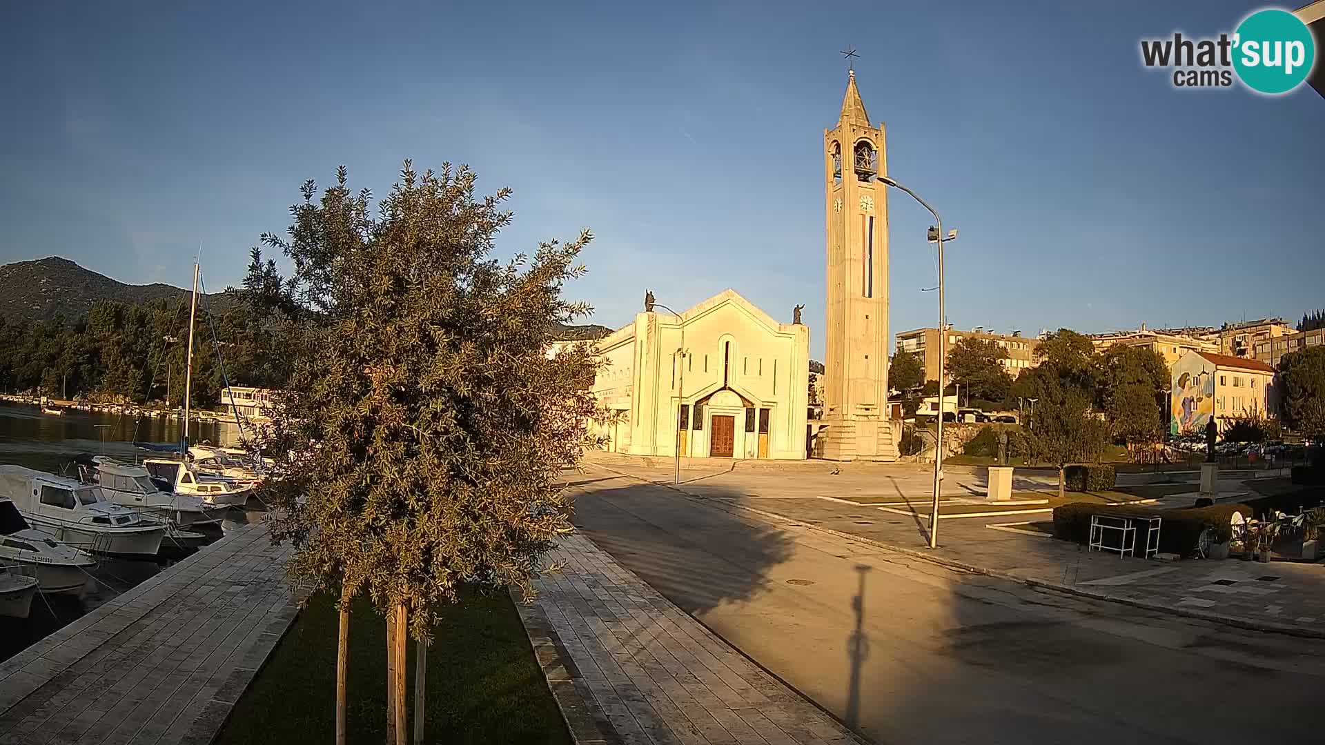 Ploče Webcam | Captivating Views of Riva and the Cathedral