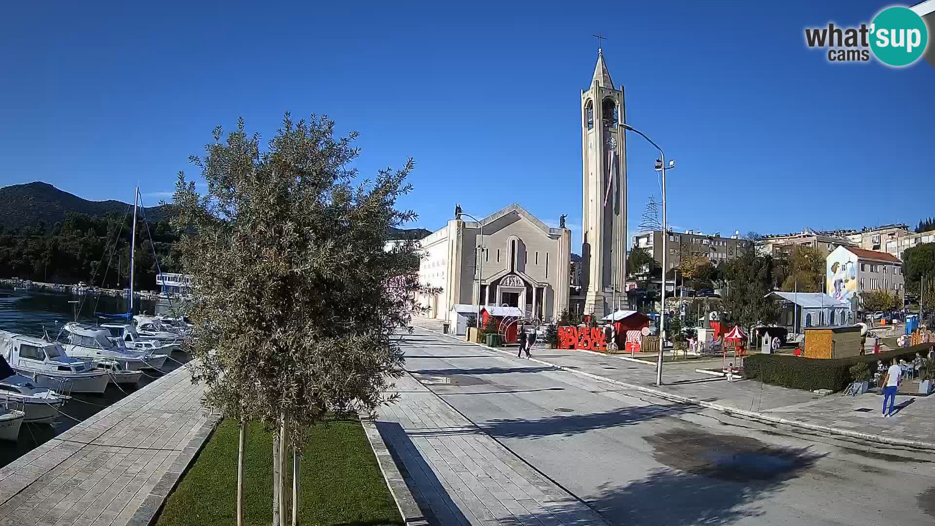Ploče Webcam | Captivating Views of Riva and the Cathedral