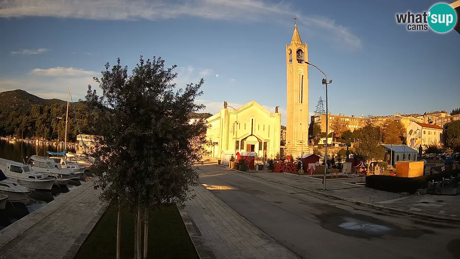 Ploče Webcam | Captivating Views of Riva and the Cathedral