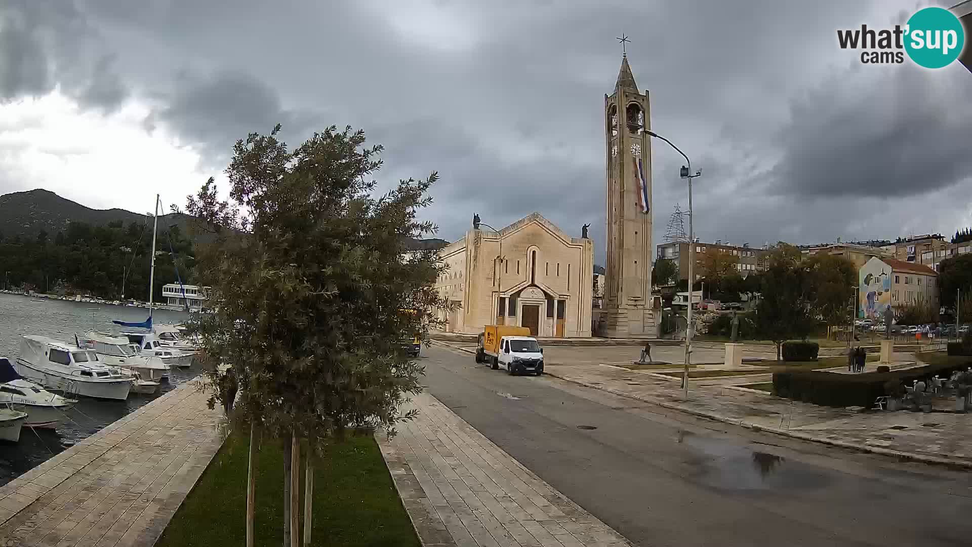 Ploče Webcam | Captivating Views of Riva and the Cathedral