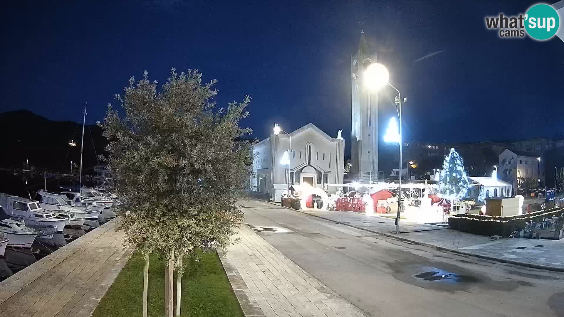 Ploče Webcam | Captivating Views of Riva and the Cathedral