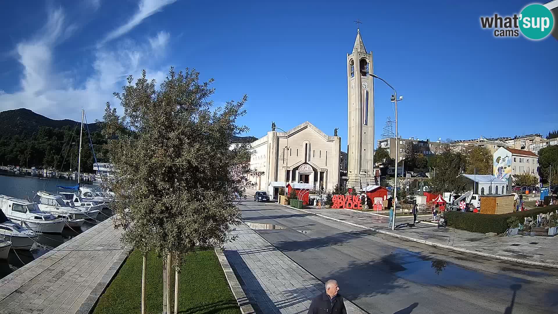 Ploče Webcam | Captivating Views of Riva and the Cathedral