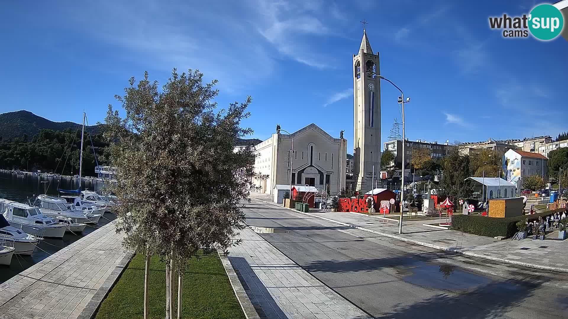 Ploče Webcam | Captivating Views of Riva and the Cathedral