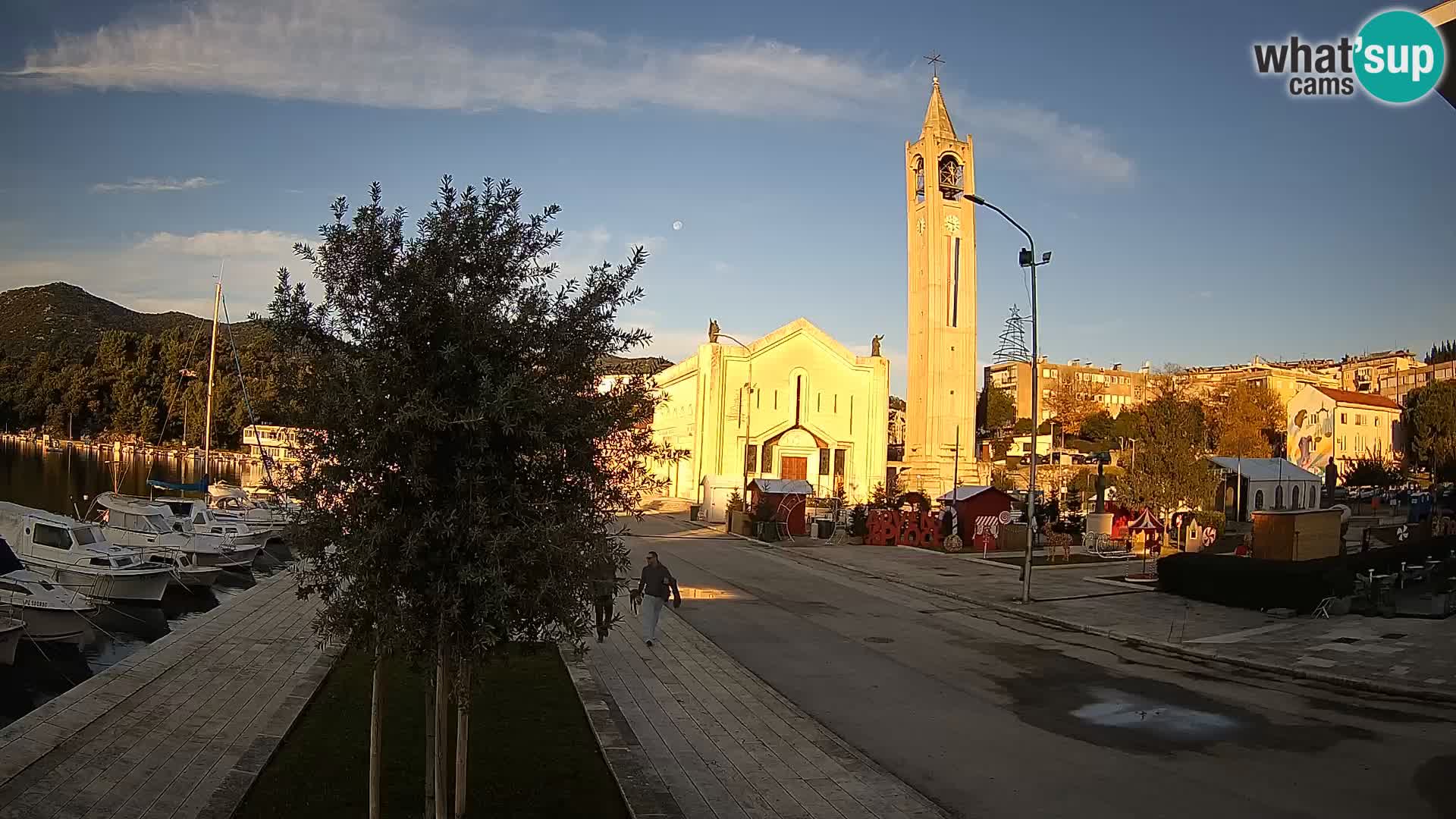 Ploče Webcam | Captivating Views of Riva and the Cathedral