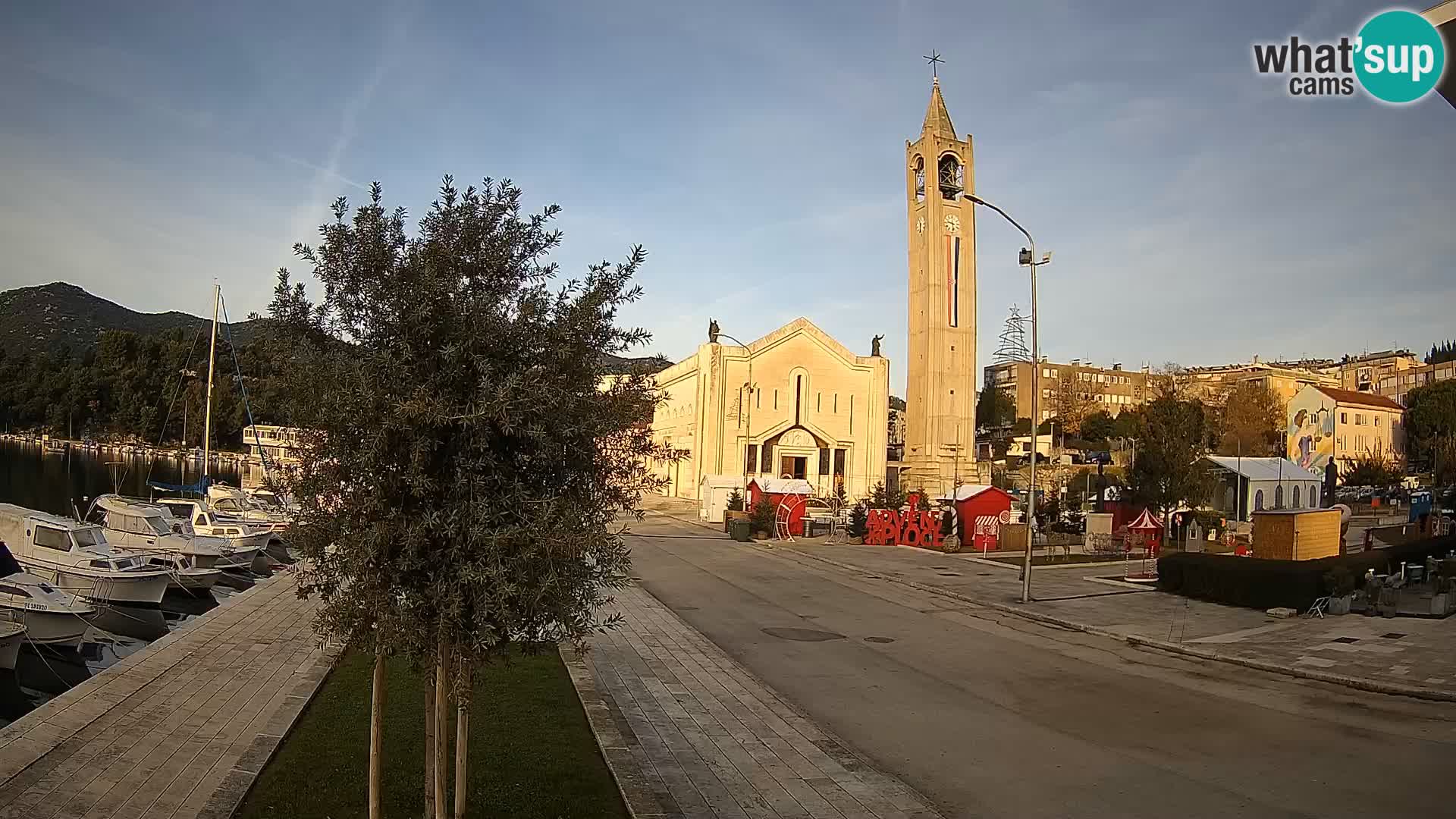 Ploče Webcam | Captivating Views of Riva and the Cathedral