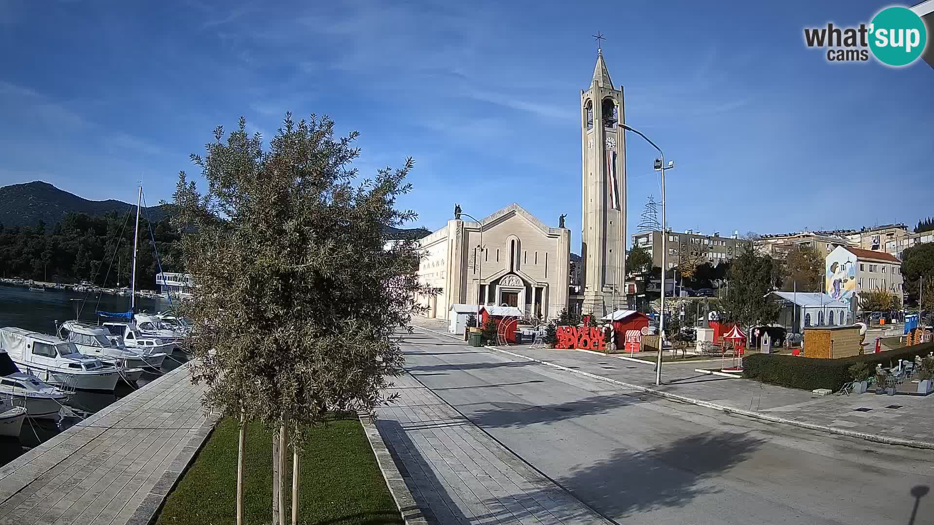 Ploče Webcam | Captivating Views of Riva and the Cathedral