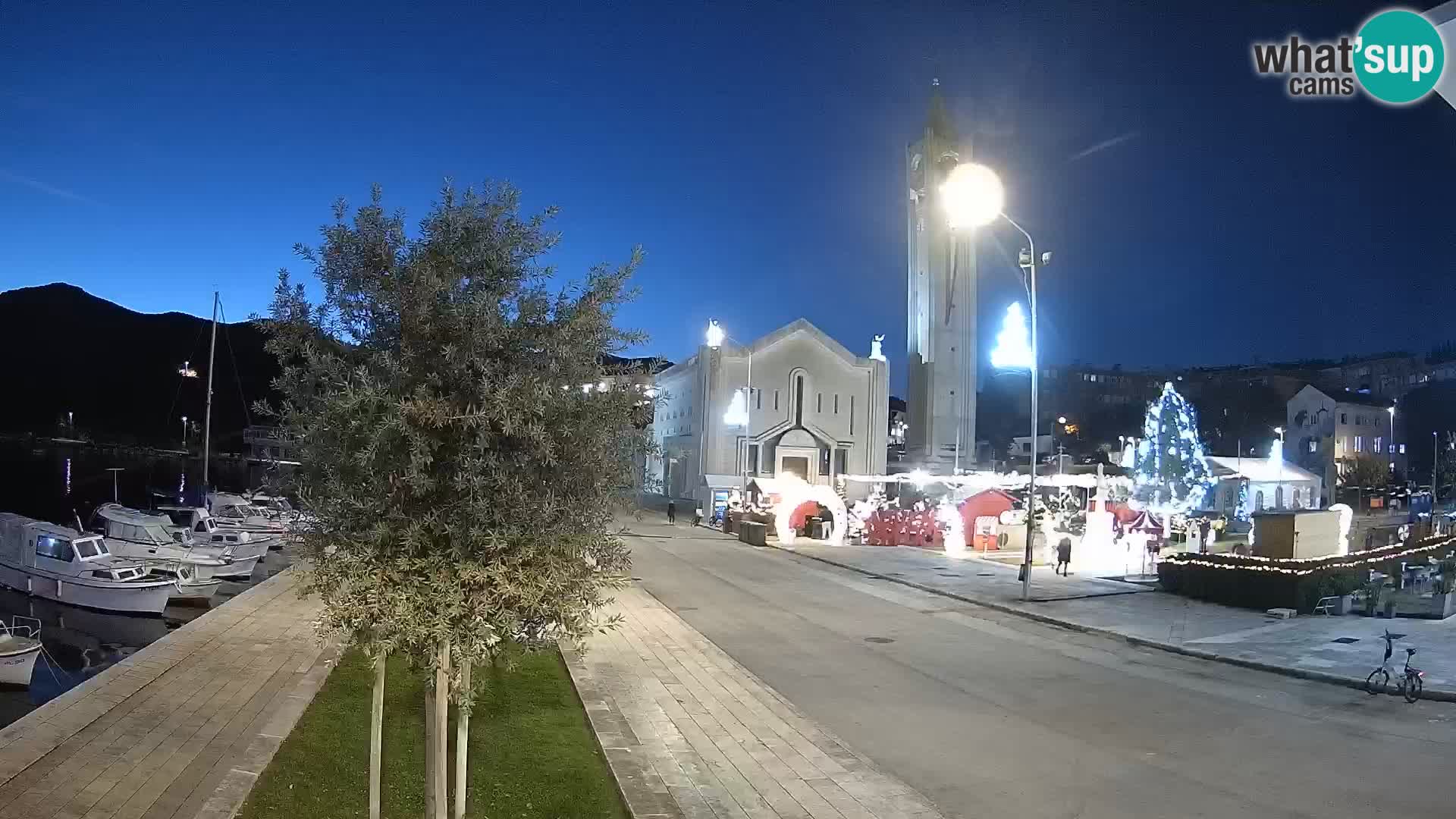 Ploče Webcam | Captivating Views of Riva and the Cathedral