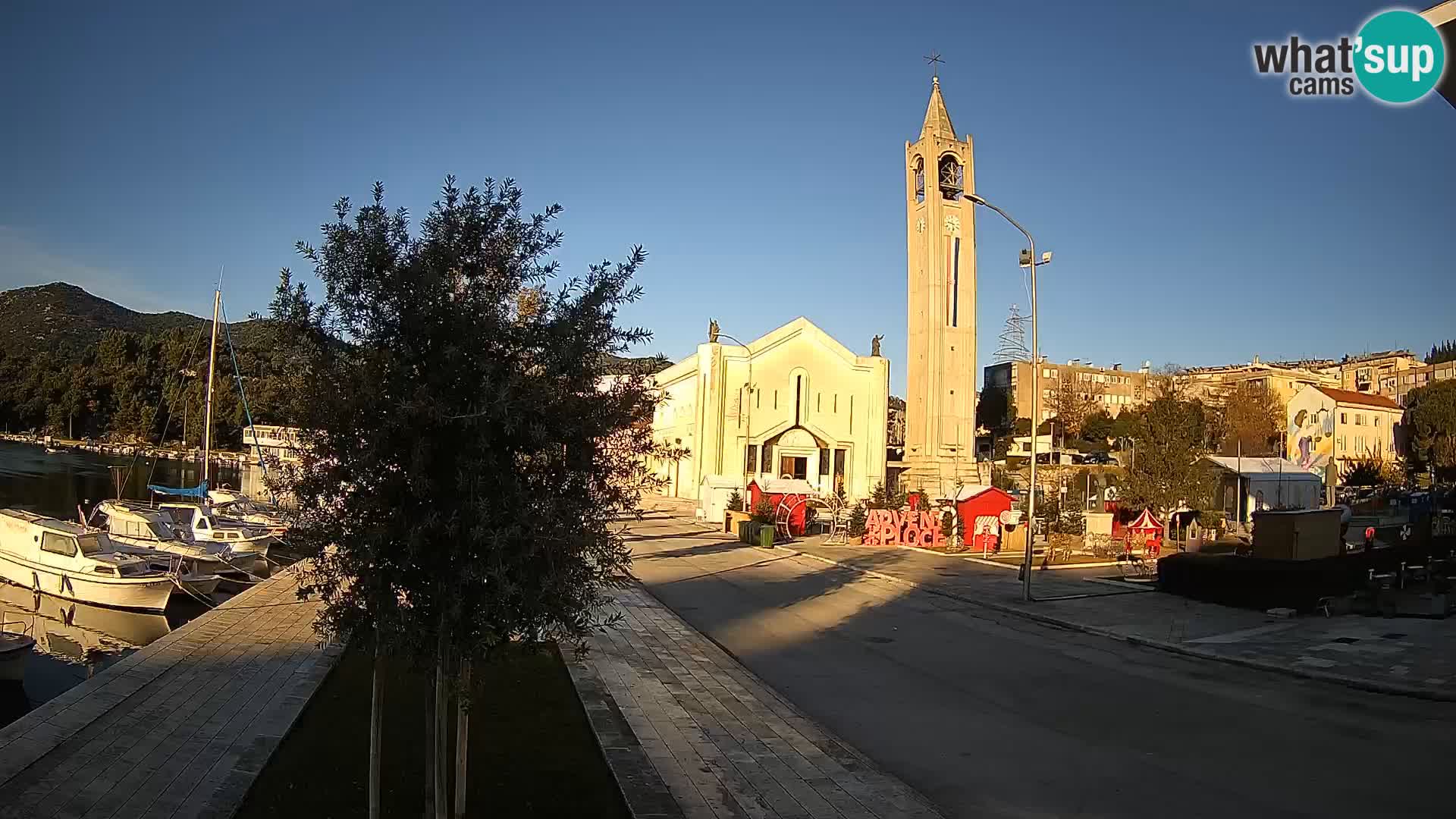Spletna kamera Ploče | Osupljiv pogled na Rivo in katedralo