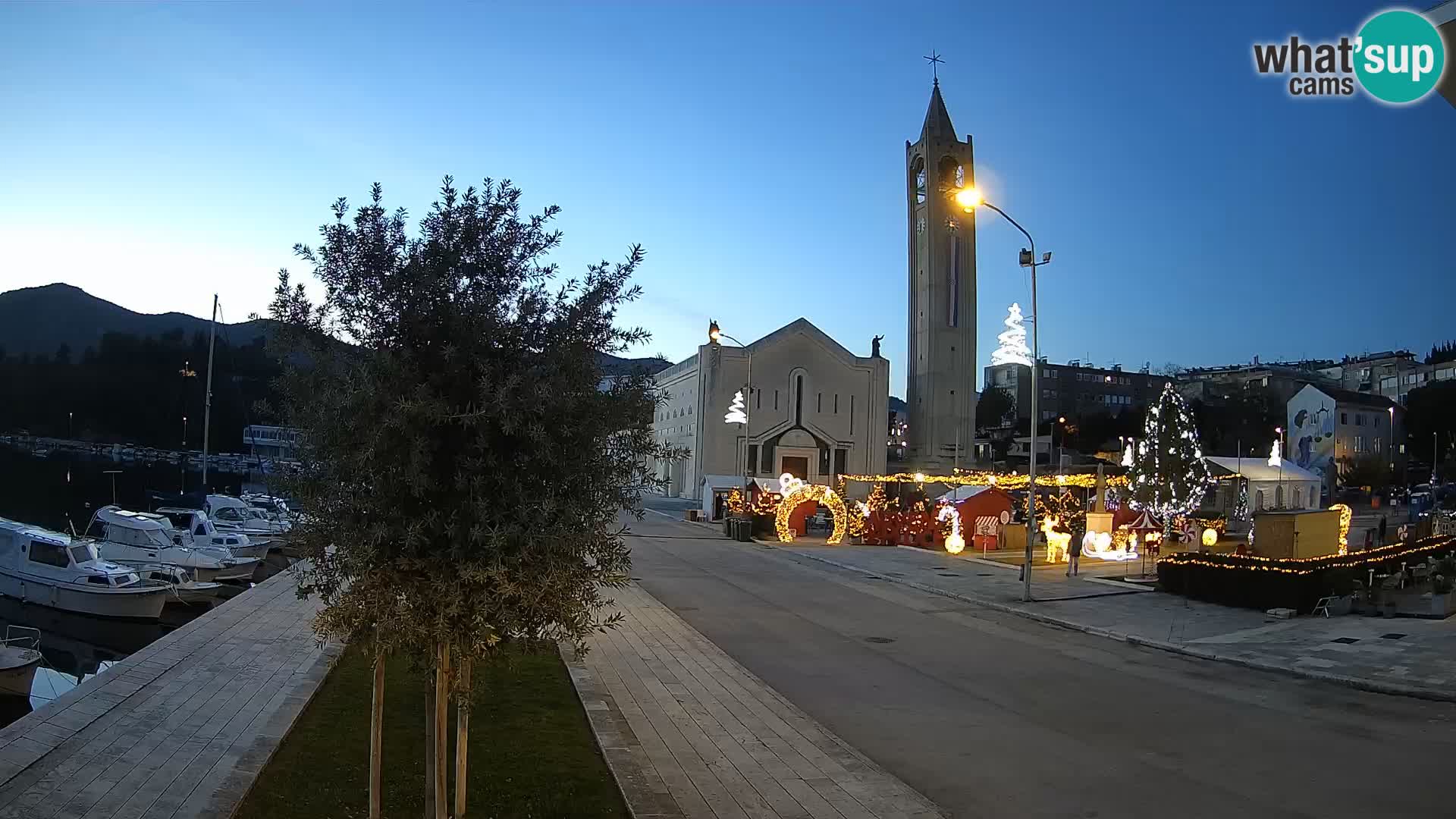 Ploče Cámara web | Vistas cautivadoras de Riva y la Catedral
