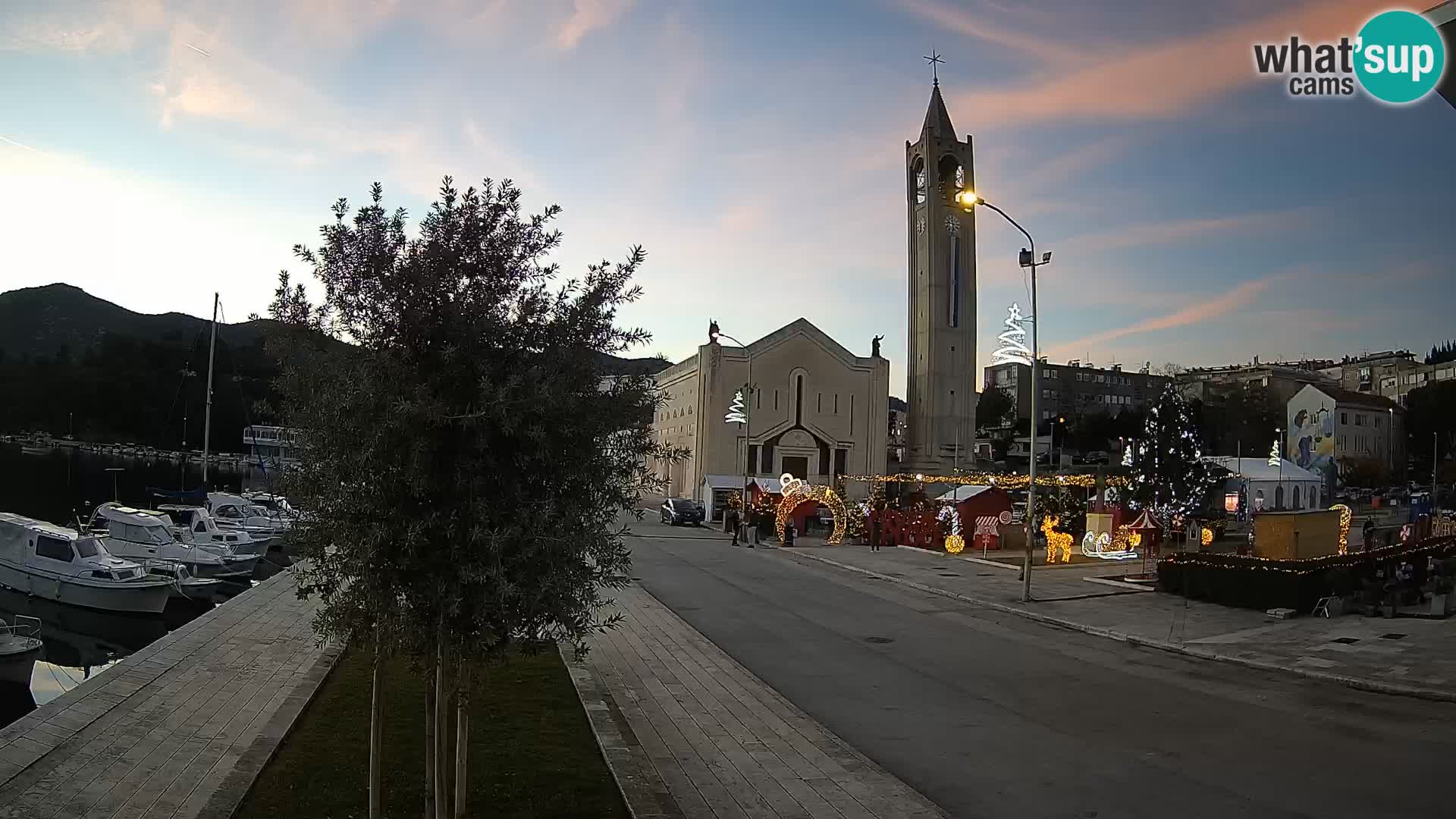 Ploče Webcam | Captivating Views of Riva and the Cathedral