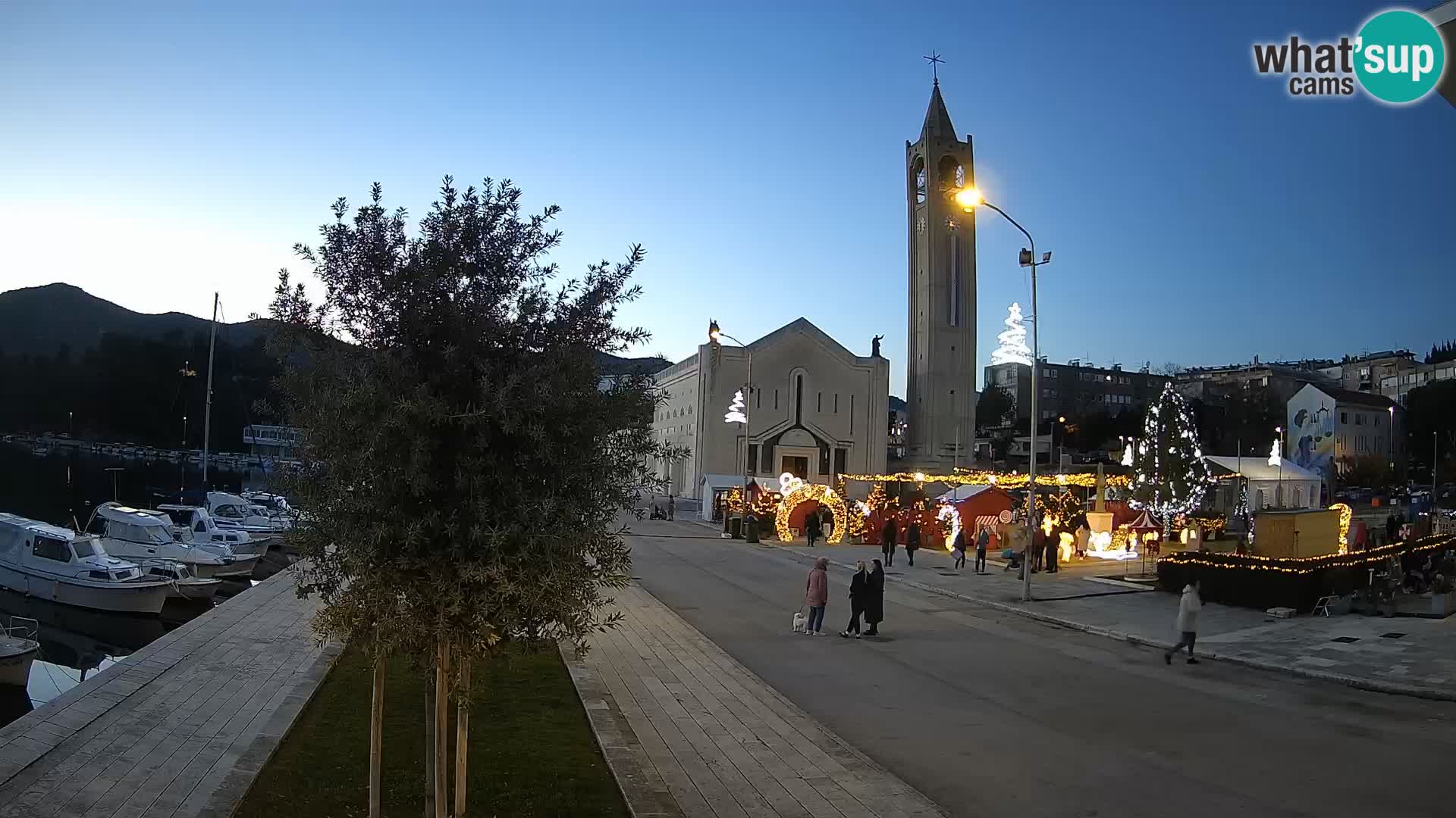 Ploče Webcam | Captivating Views of Riva and the Cathedral