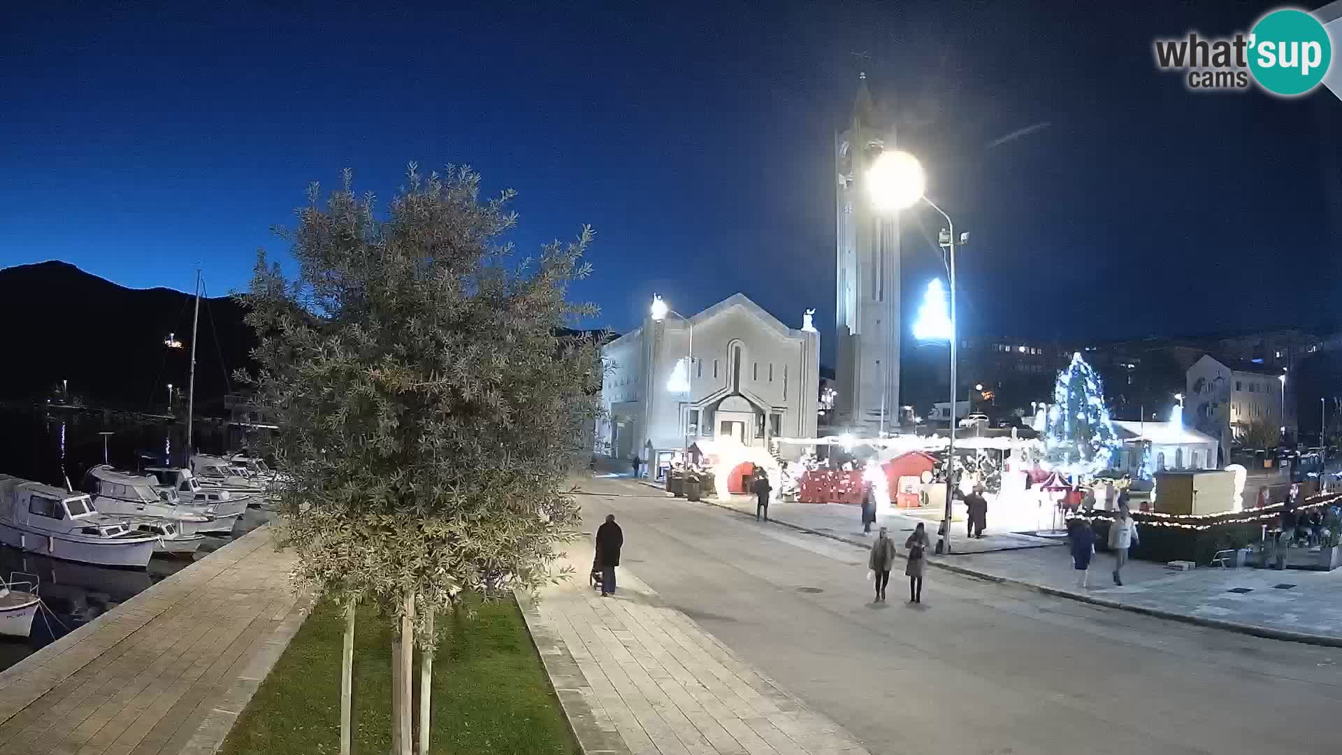 Ploče Webcam | Captivating Views of Riva and the Cathedral