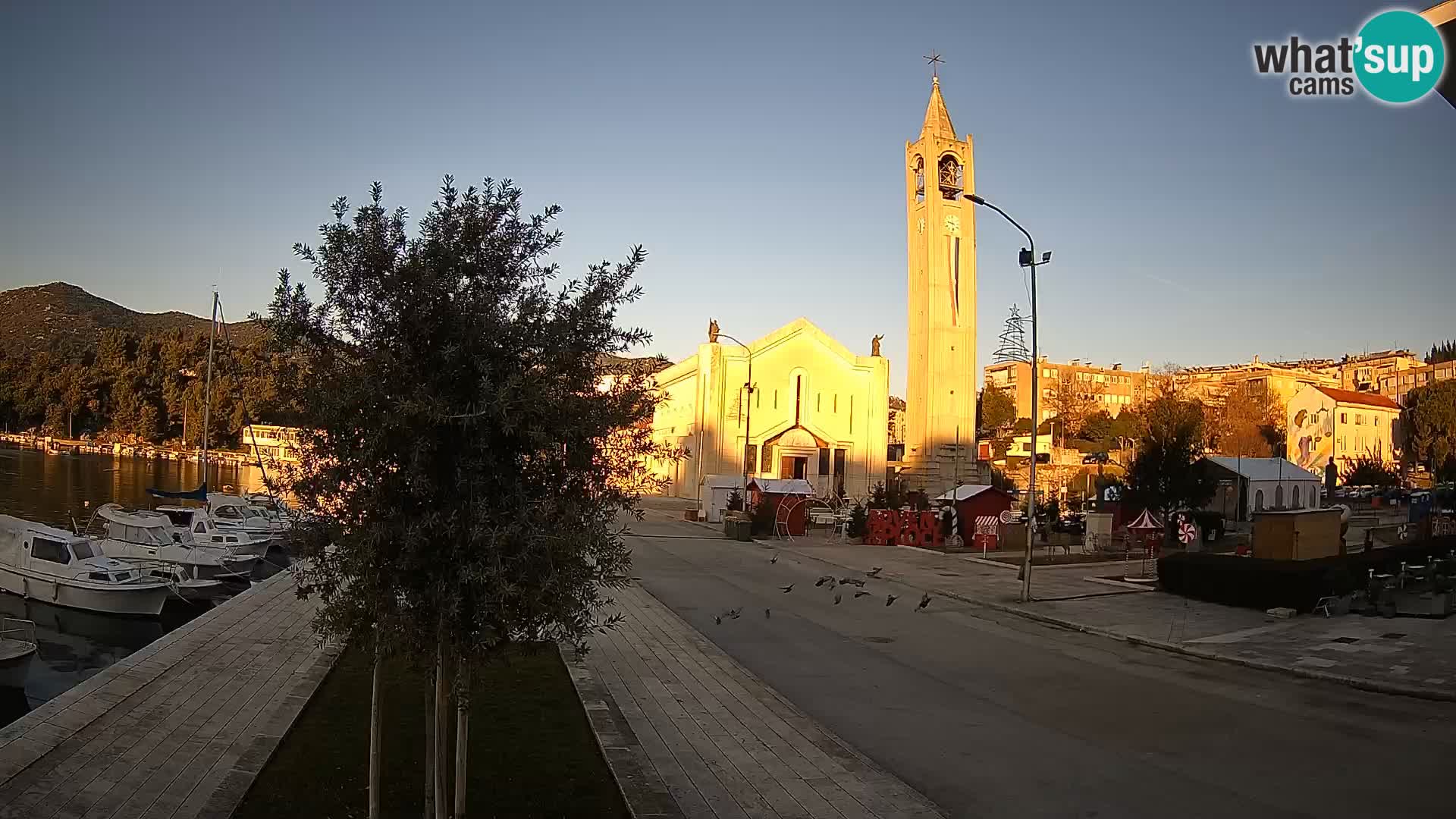 Ploče Webcam | Captivating Views of Riva and the Cathedral
