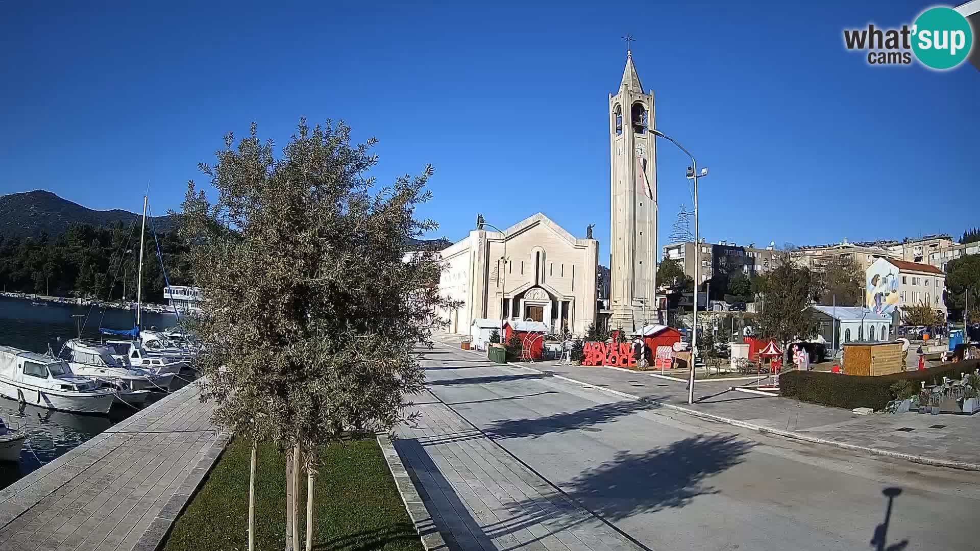 Ploče Webcam | Captivating Views of Riva and the Cathedral