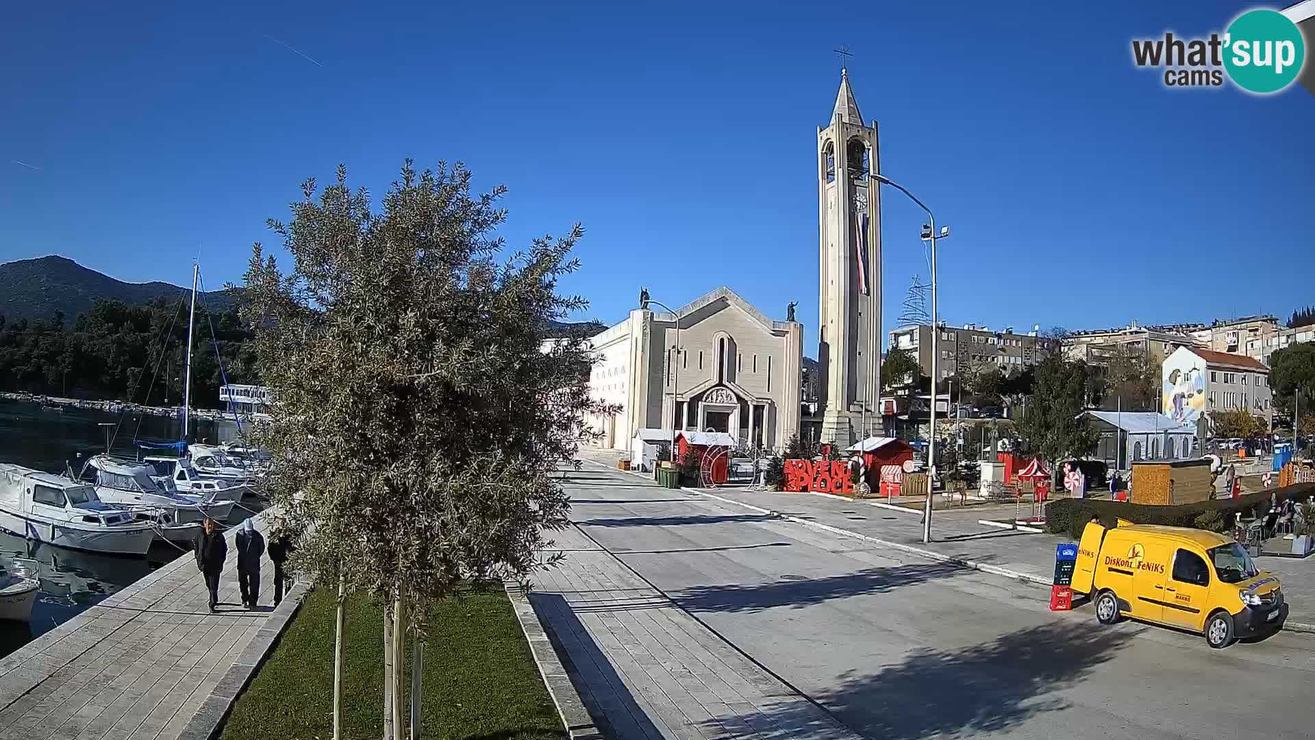Ploče Webcam | Captivating Views of Riva and the Cathedral