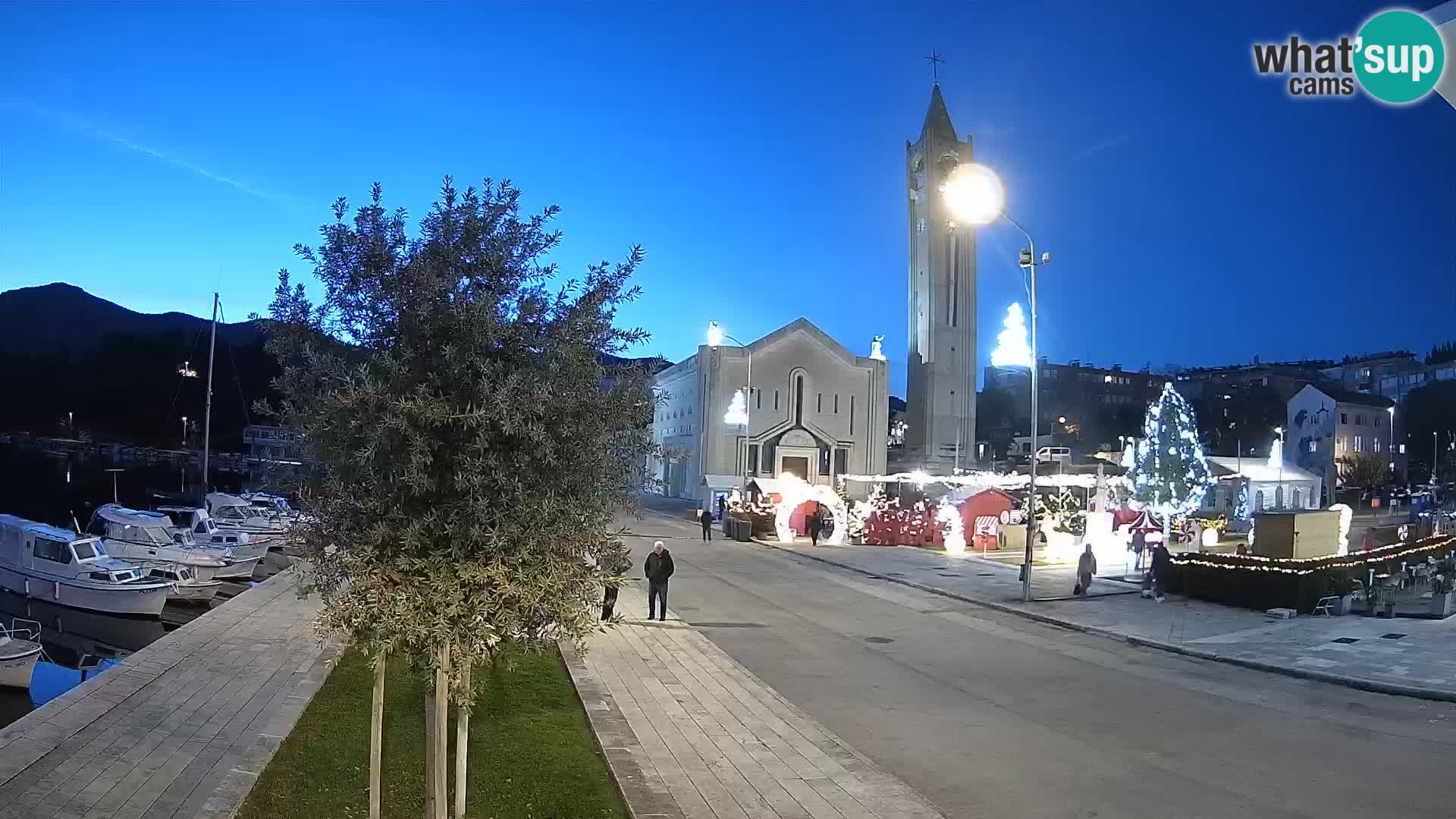 Ploče Webcam | Captivating Views of Riva and the Cathedral
